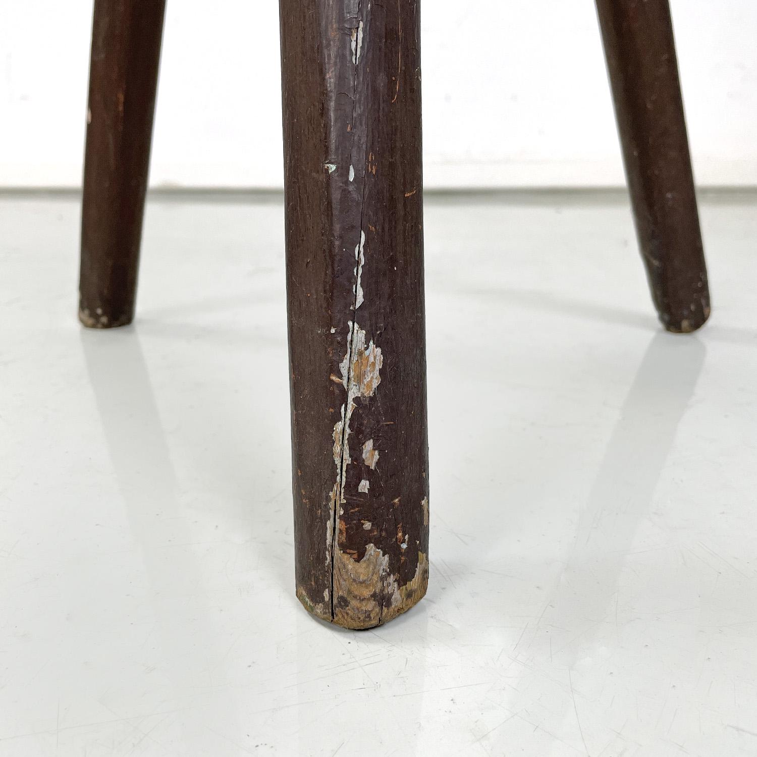 Italian Art Deco brown painted wooden stool with three legs, 1920s For Sale 11