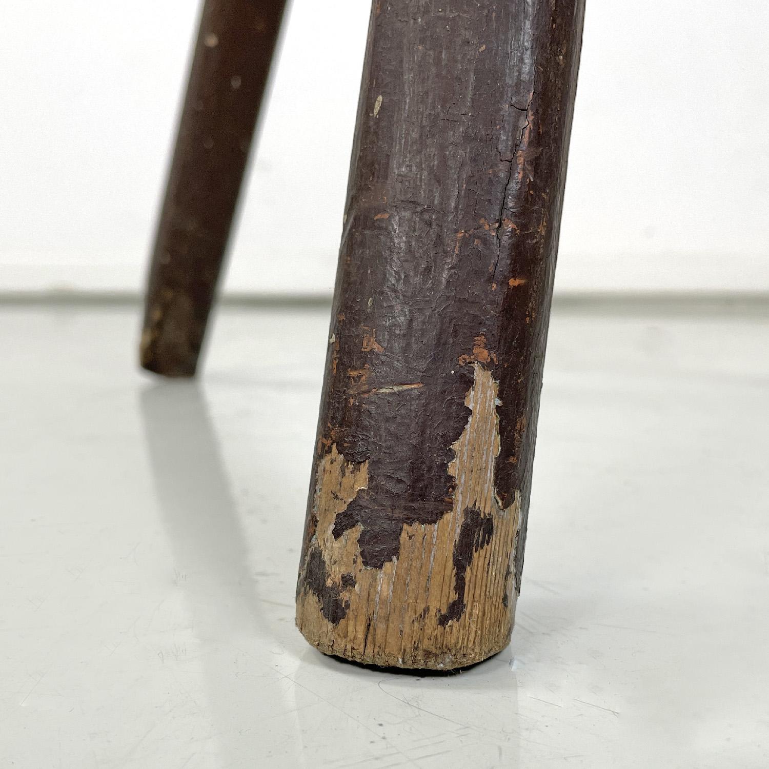 Italian Art Deco brown painted wooden stool with three legs, 1920s For Sale 13