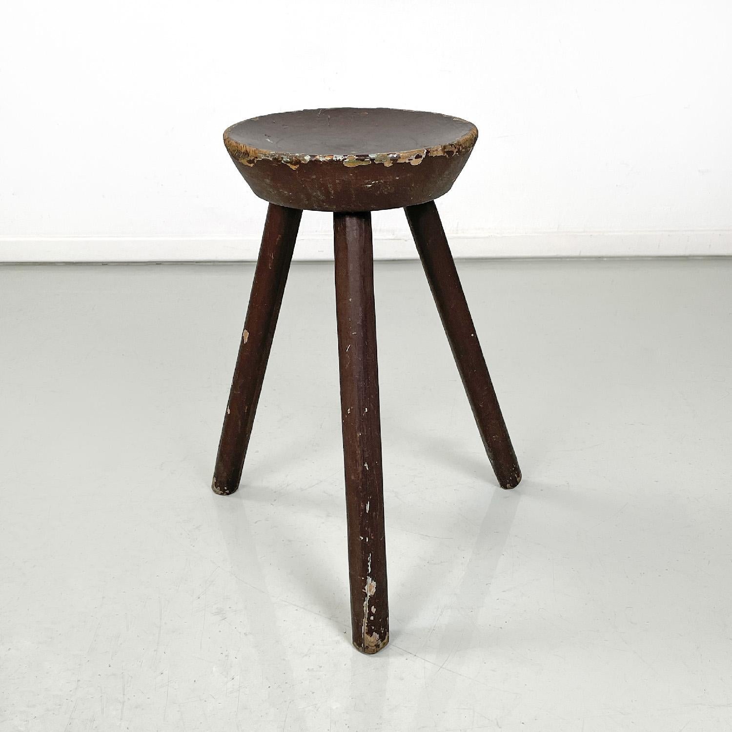 Italian Art Deco brown painted wooden stool with three legs, 1920s
Stool in brown painted wood. The seat is round and convex, has three legs with a rectangular section with rounded corners.
1920s.
Vintage condition, it shows signs of use and age,