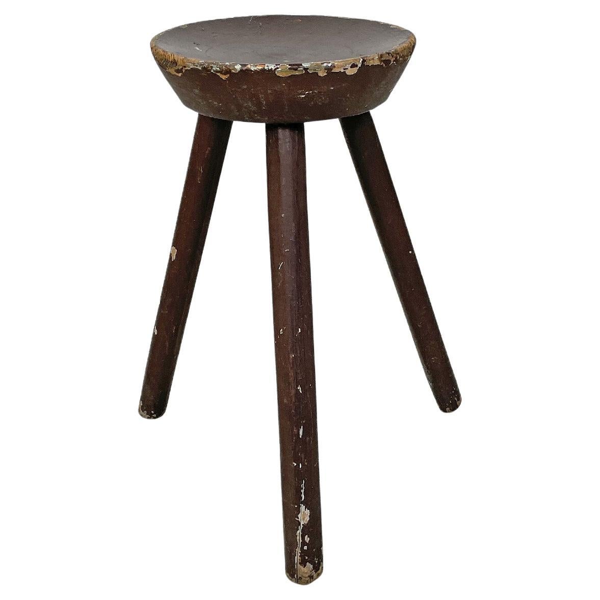 Italian Art Deco brown painted wooden stool with three legs, 1920s For Sale