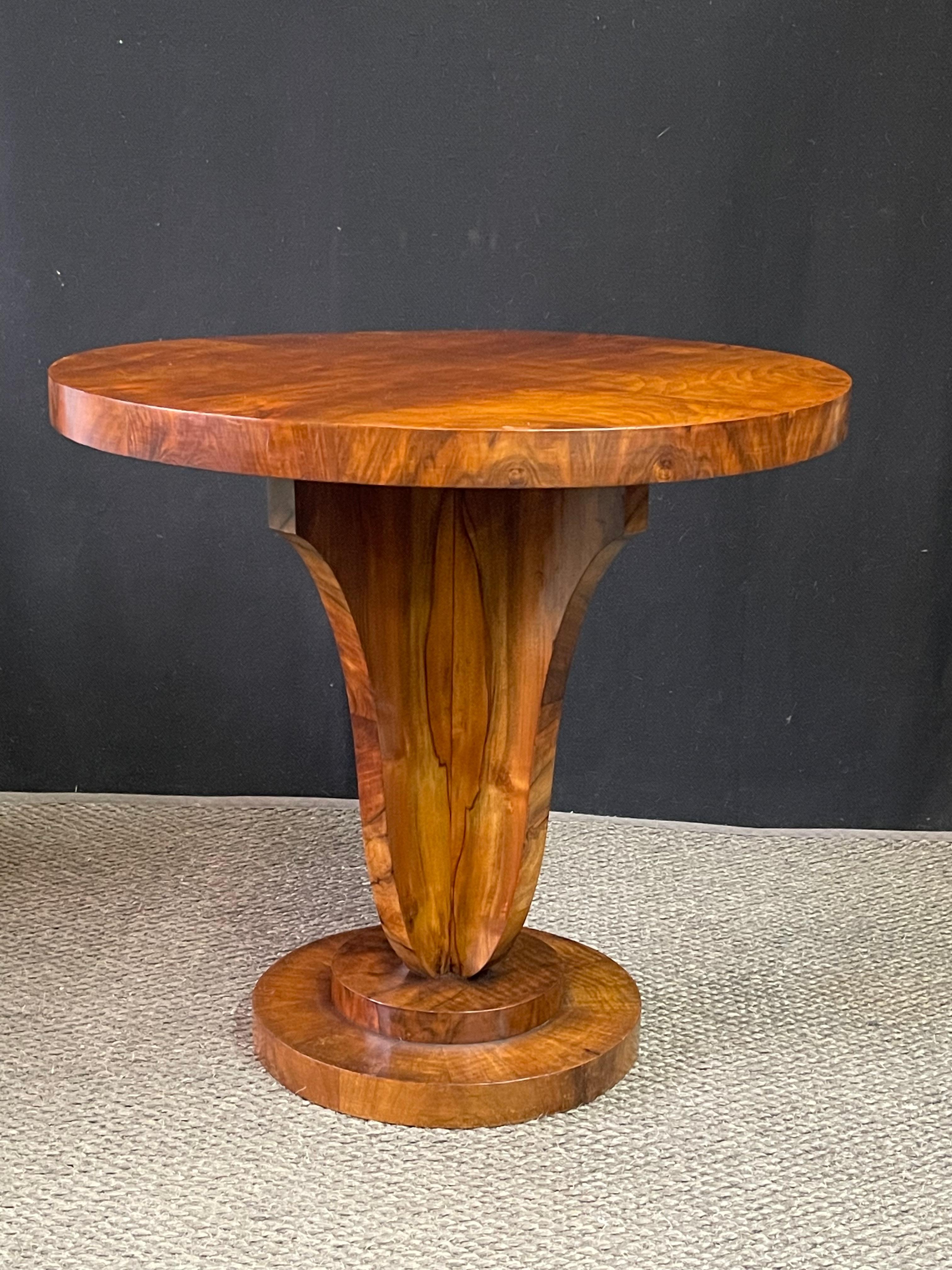 Italian Art Deco Burl Wood Side Table In Good Condition In Atlanta, GA