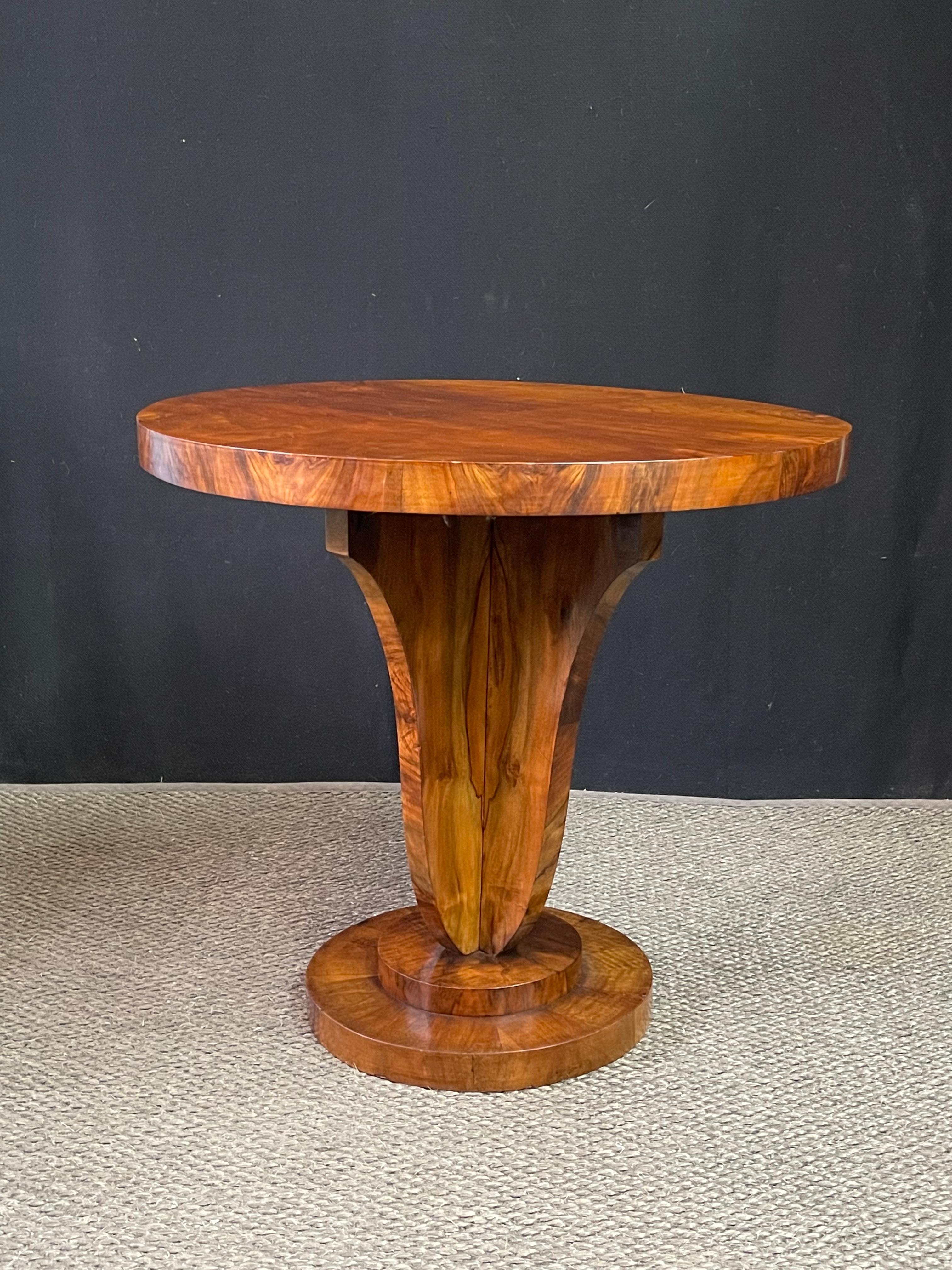 Italian Art Deco Burl Wood Side Table 1