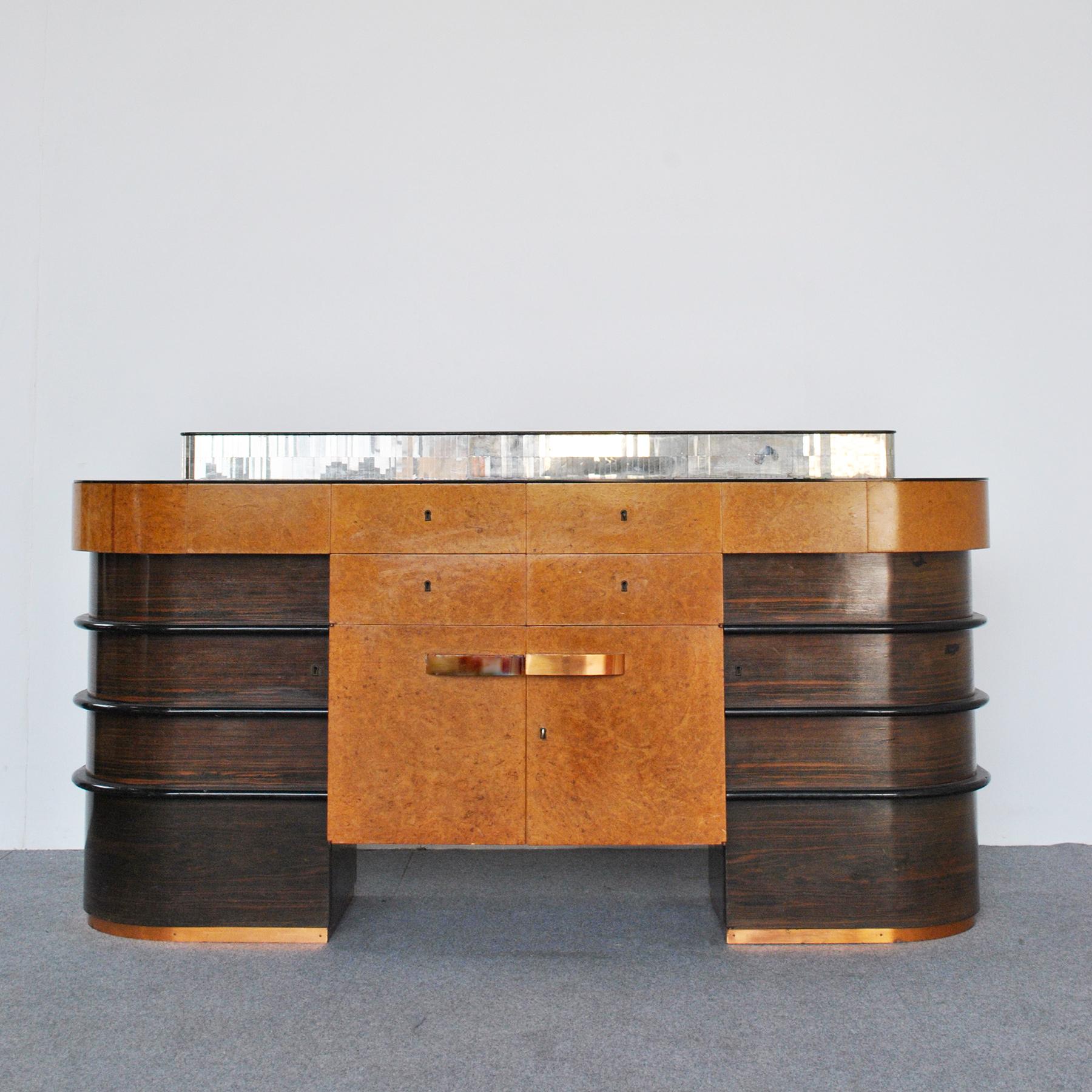 Italian Art Deco Cabinet from the 1940s For Sale 1