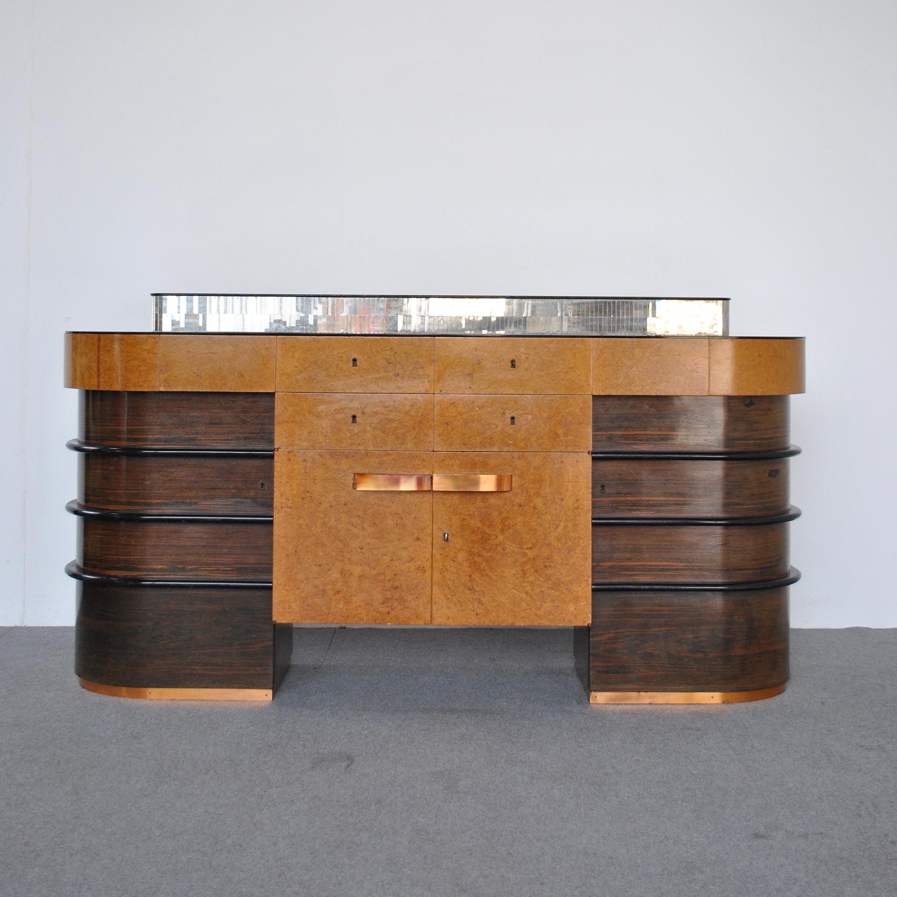 Italian Art Deco Cabinet from the 1940s For Sale 2