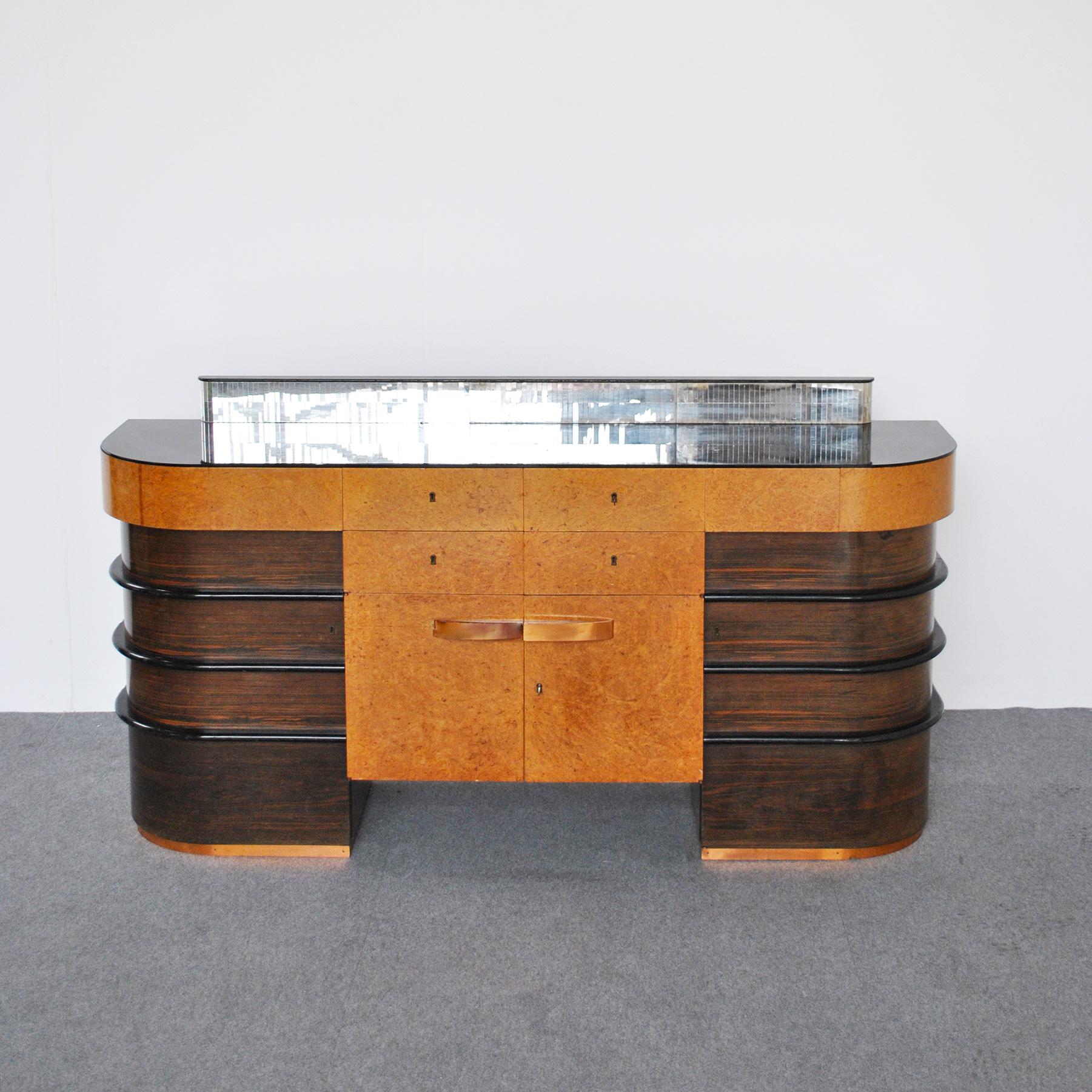 Italian Art Deco Cabinet from the 1940s For Sale 3