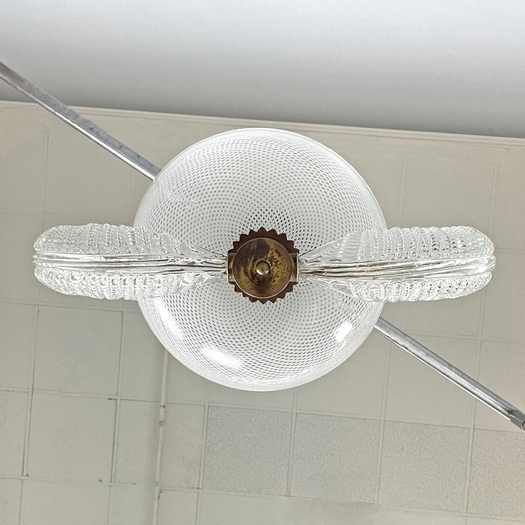 Italian Art Deco chandelier transparent and white Murano glass and brass, 1940s For Sale 1