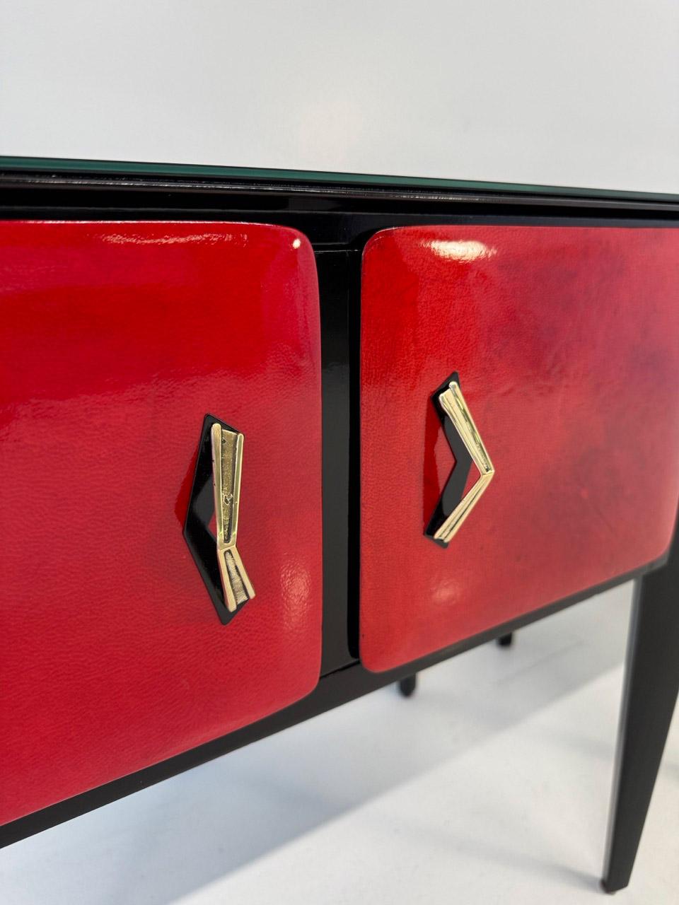 Tables de nuit italiennes Art déco en parchemin rouge cerise et noir, années 1950 en vente 2