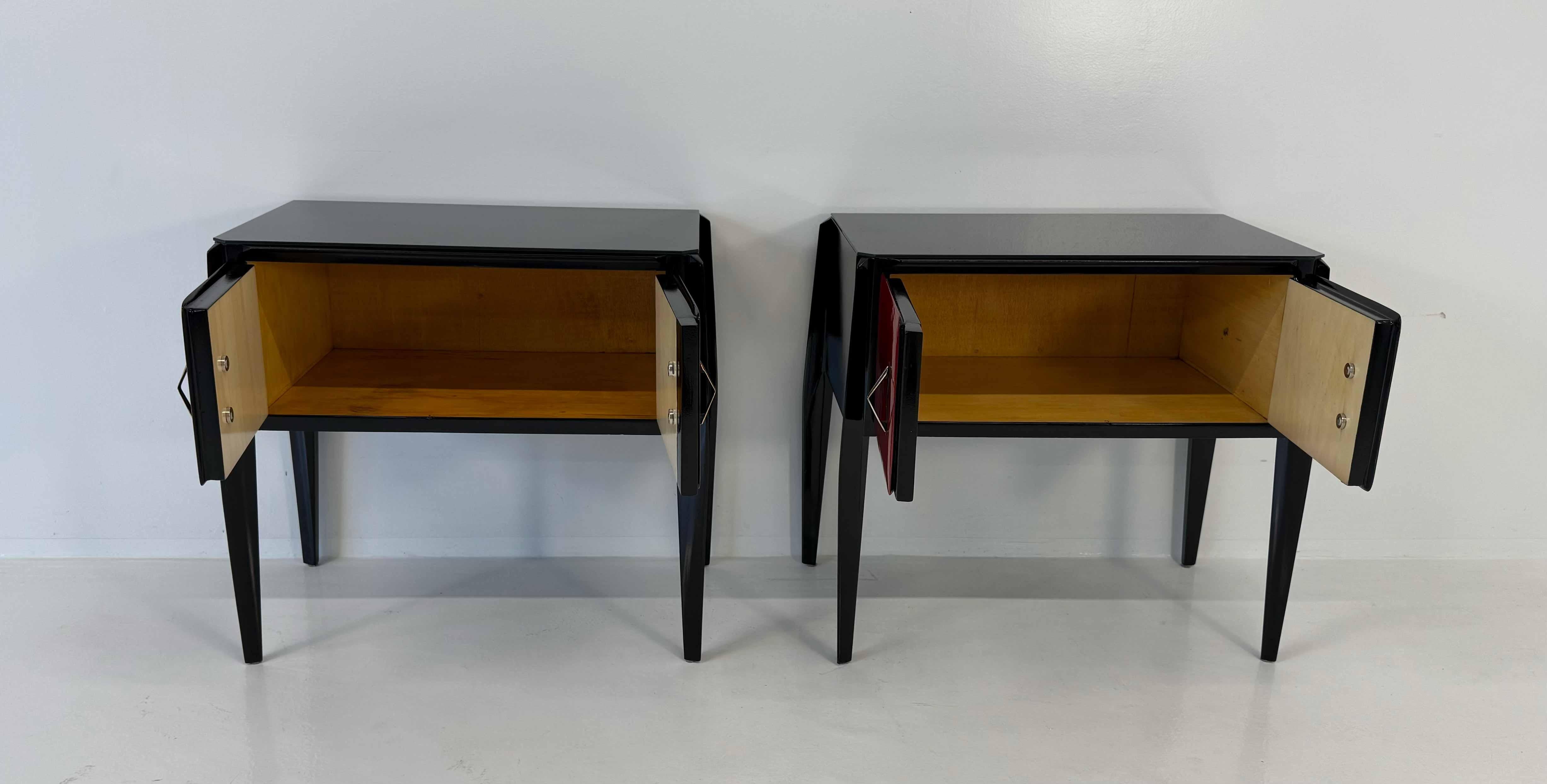 Tables de nuit italiennes Art déco en parchemin rouge cerise et noir, années 1950 en vente 3