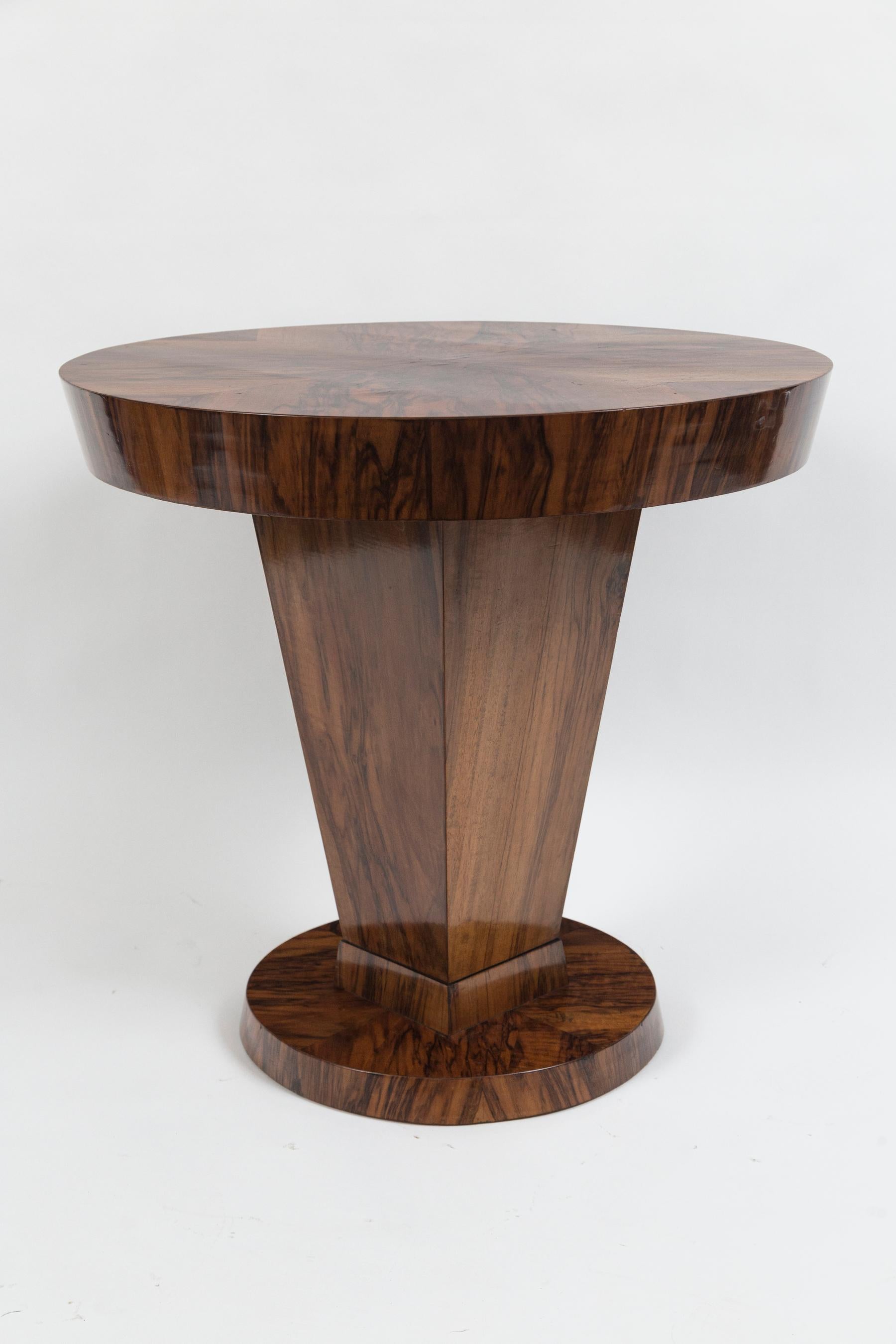 Italian Art Deco Circular Side Table In Good Condition In Westport, CT