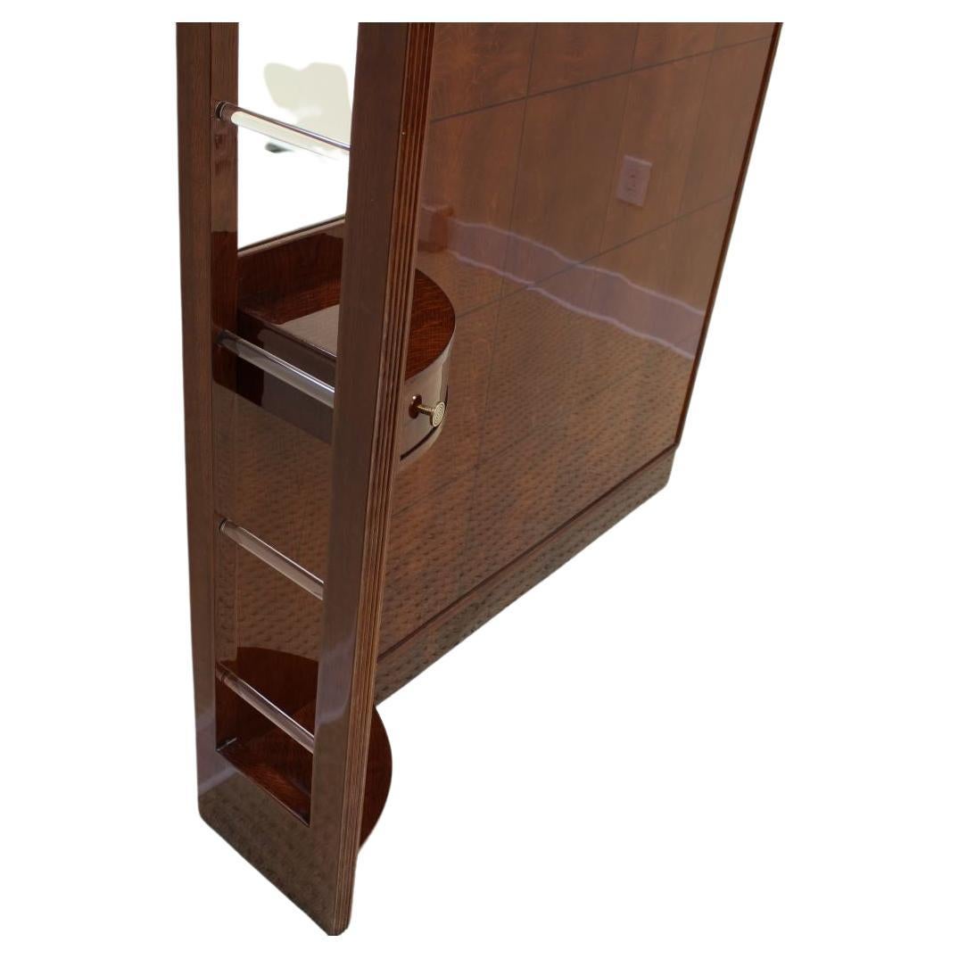 Appendiabiti italiano Art Deco restaurato professionalmente nello stile di Paolo Buffa. Un design sorprendente con aste in vetro ed elementi in ottone e vetro. Un posto perfetto per appendere il cappello o il cappotto. Questo esemplare è in acero