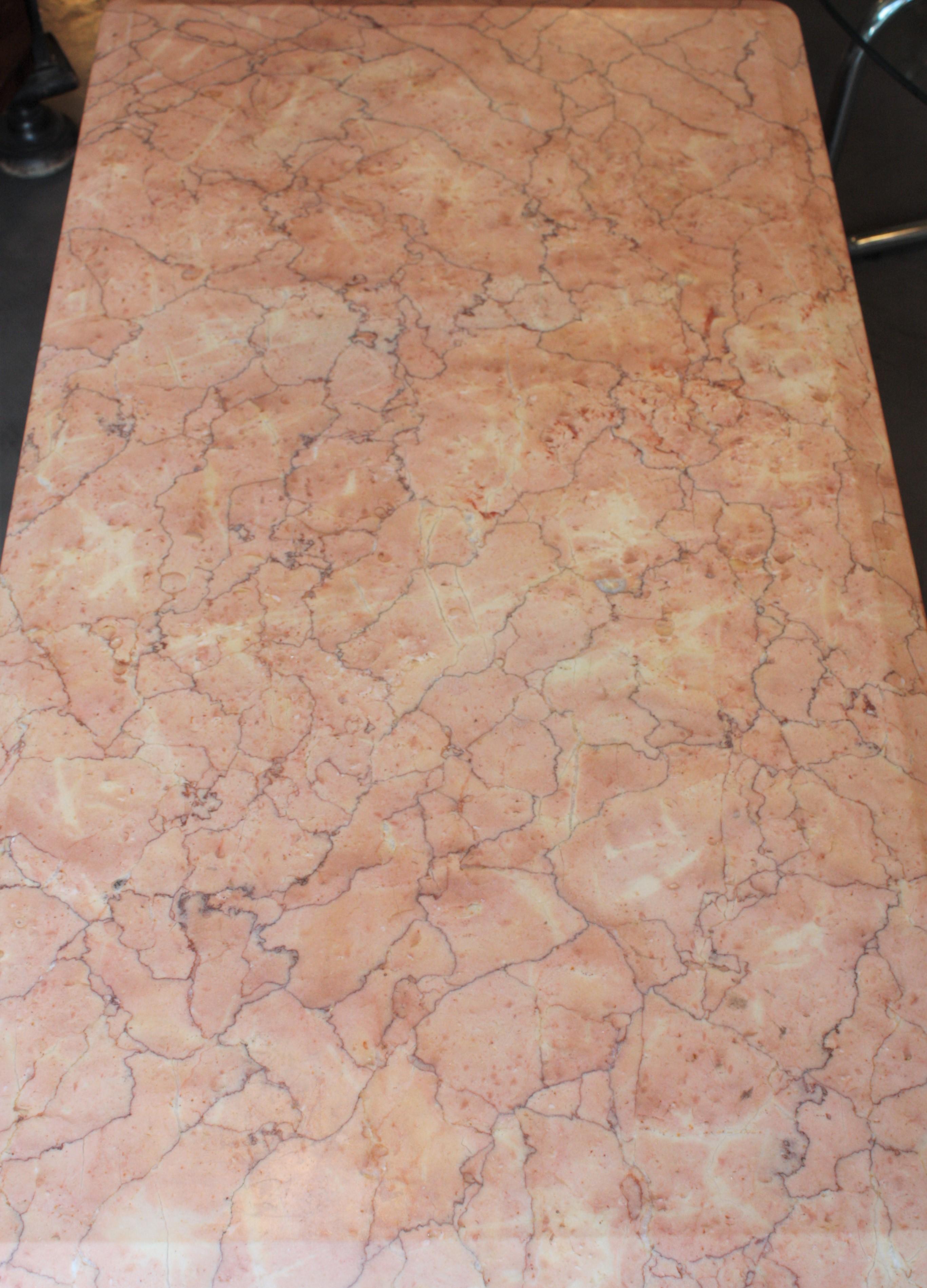 Italian Art Deco Coffee Table in Pink Marble For Sale 3