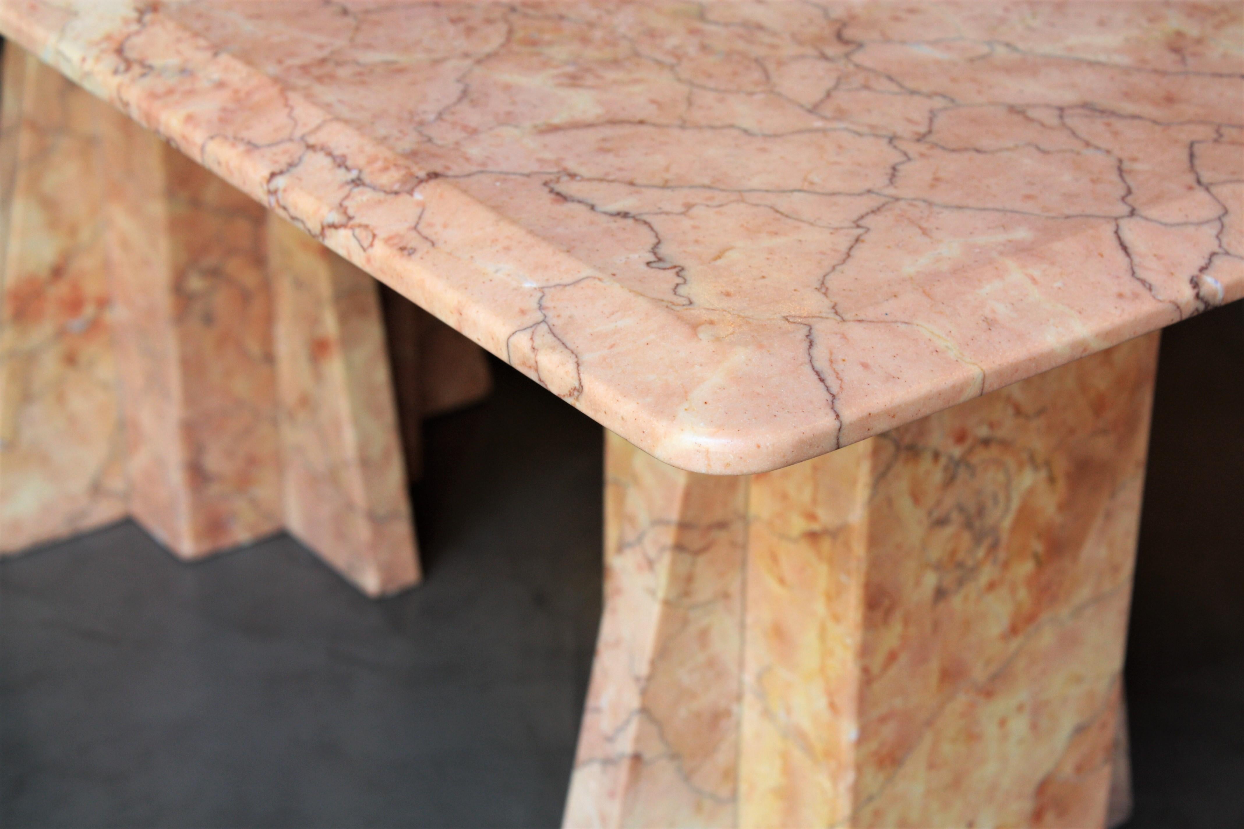 Table basse Art déco italienne en marbre rose en vente 6