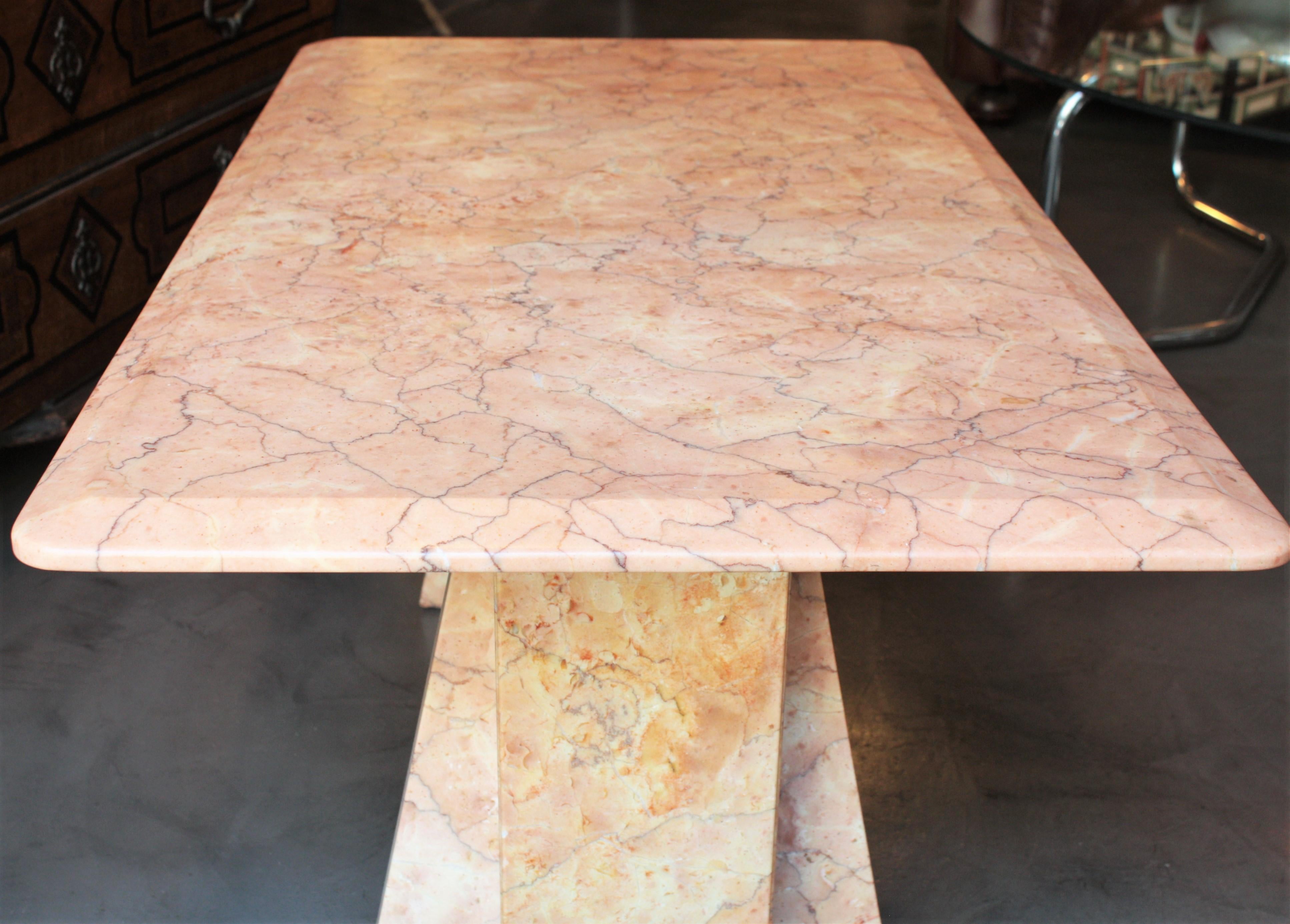 Italian Art Deco Coffee Table in Pink Marble For Sale 5