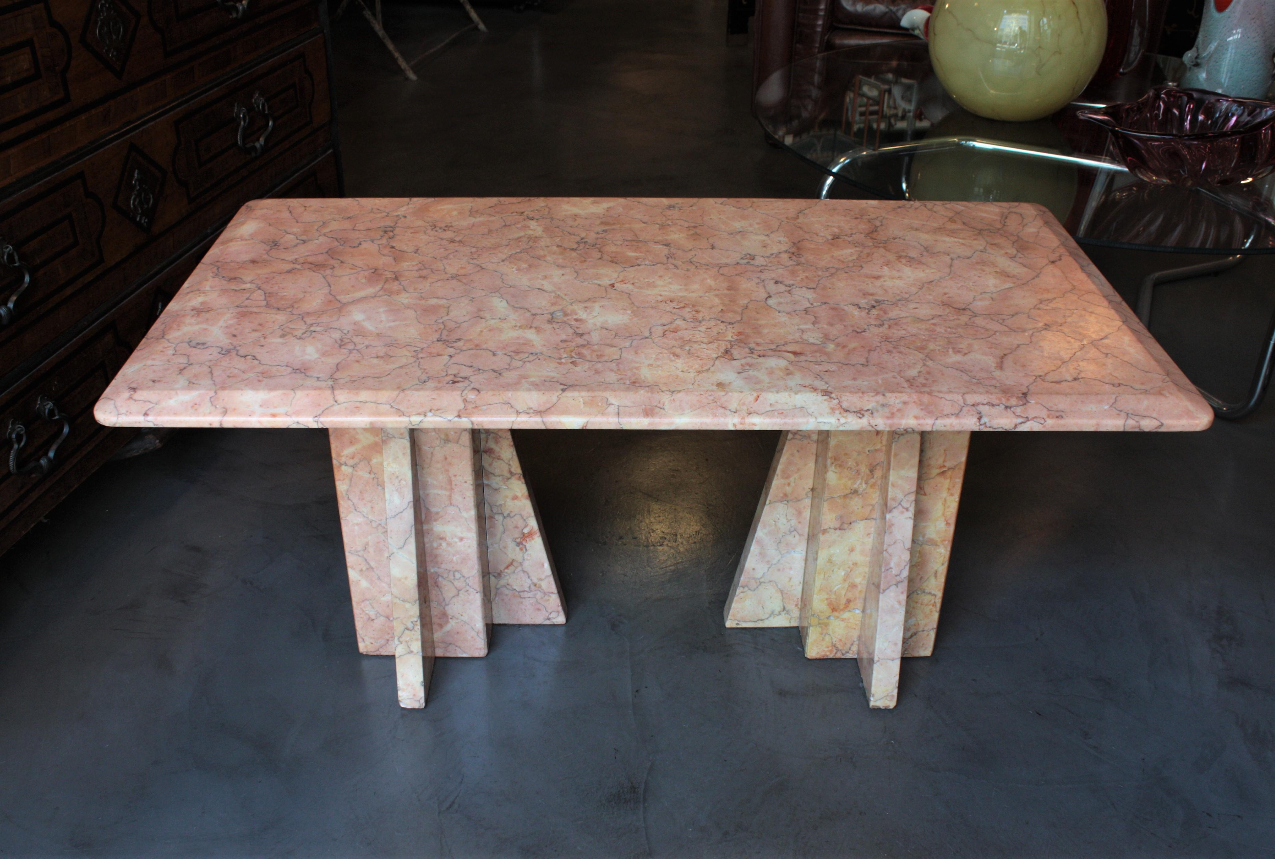 Italienischer Art déco-Couchtisch aus rosa Marmor im Art déco-Stil im Zustand „Gut“ im Angebot in Barcelona, ES