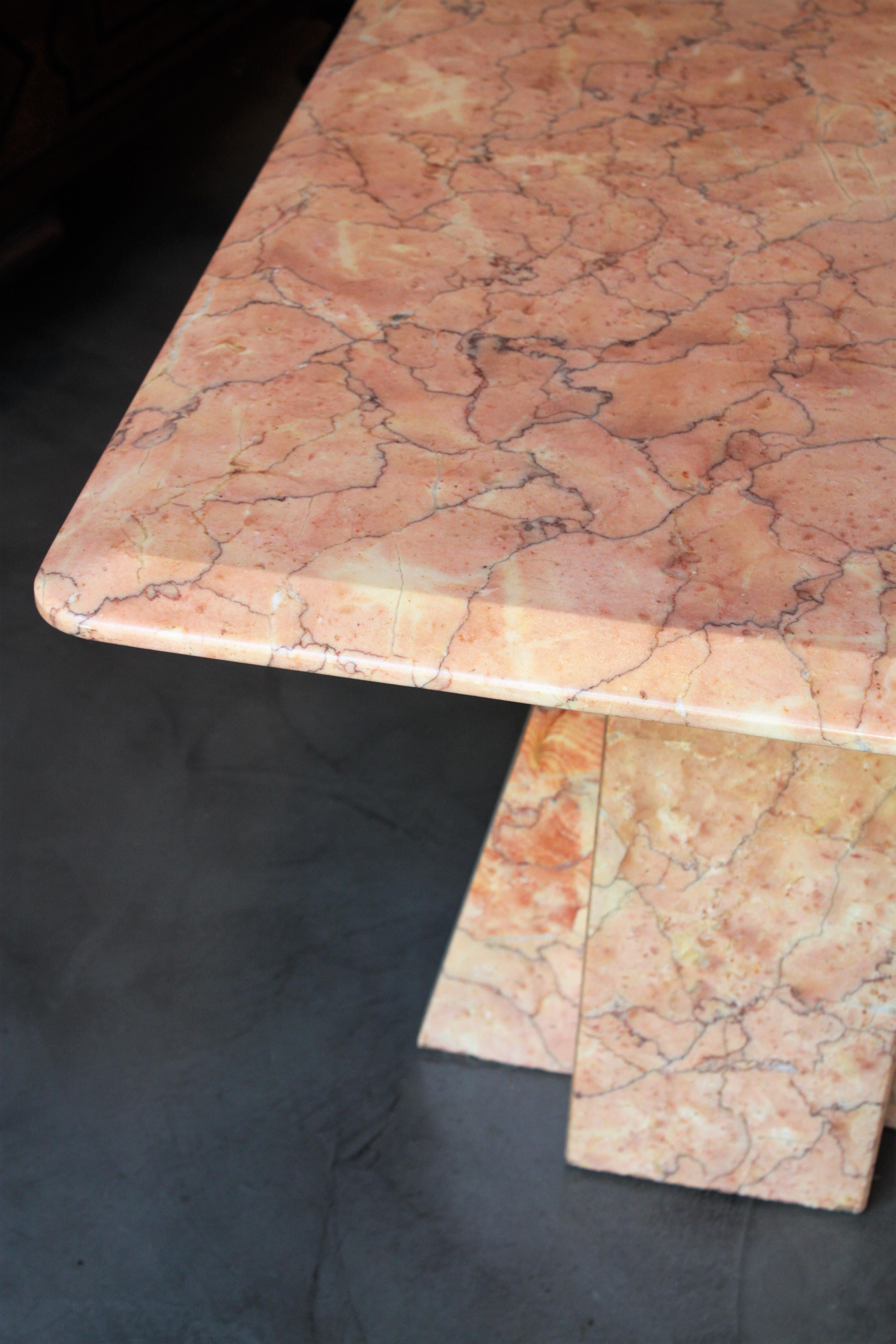 Italian Art Deco Coffee Table in Pink Marble For Sale 2