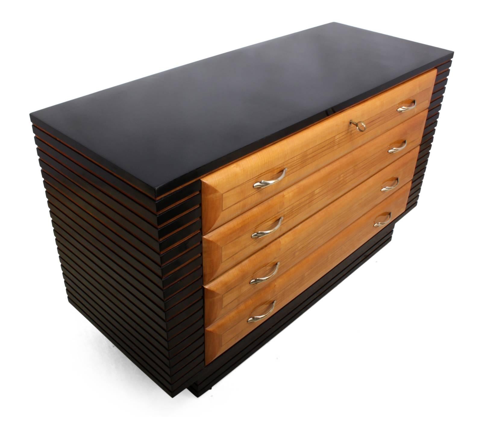 Italian Art Deco commode by Dassi
Produced in Italy in the 1950s by Dassi this chest is on the transition from Art Deco to midcentury, the drawers are satin birch with detailed string lining, the fluted carcass has been ebonised with piano lacquer