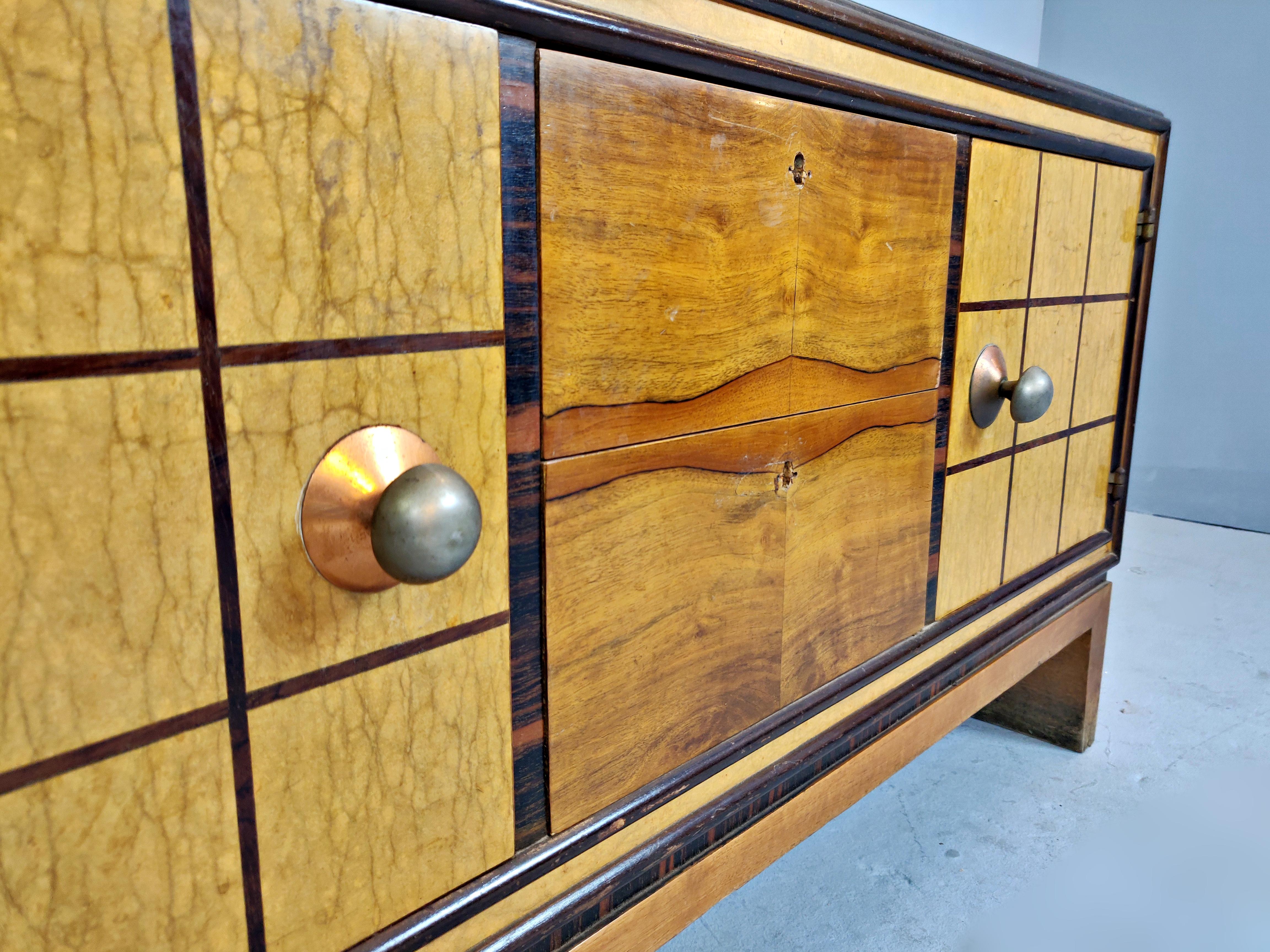 Italian Art Deco Chest of drawers with Standing Mirror For Sale 2