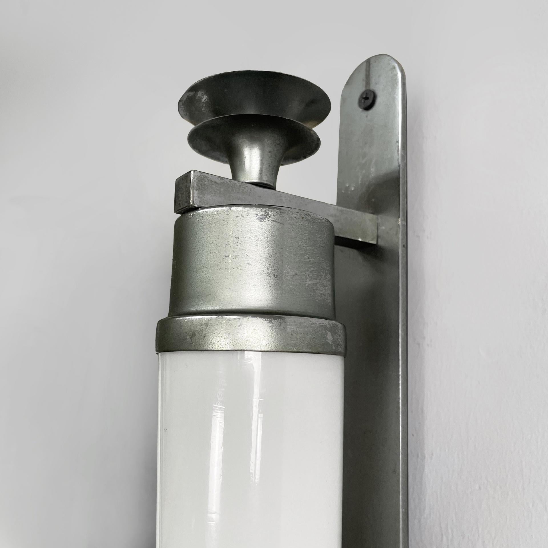 Italian Art Deco cylindrical wall lamps in opaline glass and metal, 1930s in vendita 7