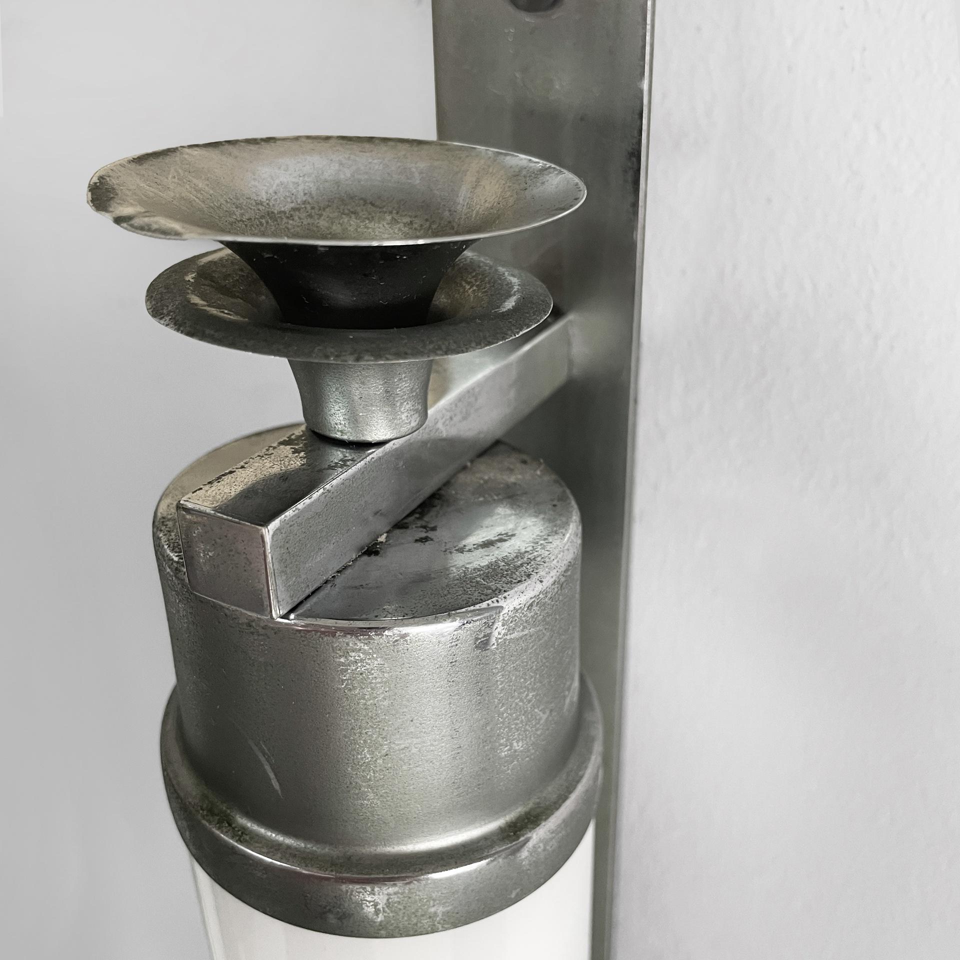 Italian Art Deco cylindrical wall lamps in opaline glass and metal, 1930s in vendita 8