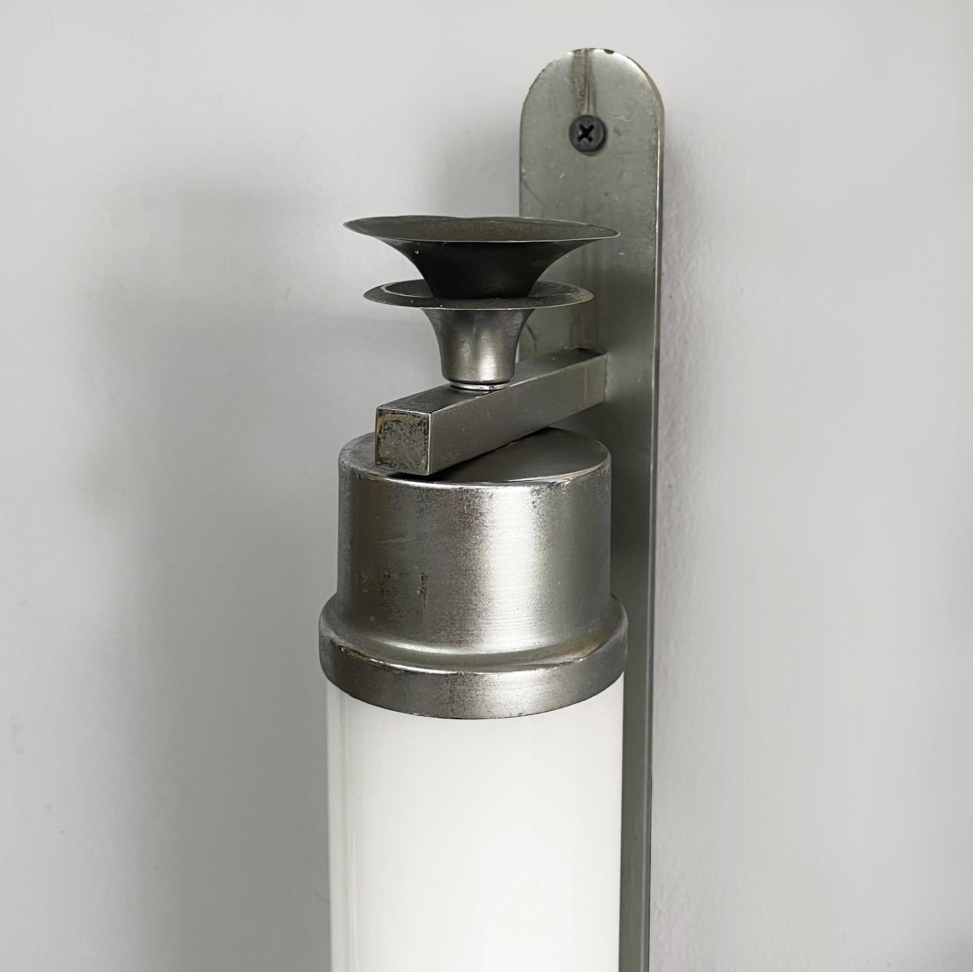 Italian Art Deco cylindrical wall lamps in opaline glass and metal, 1930s in vendita 2