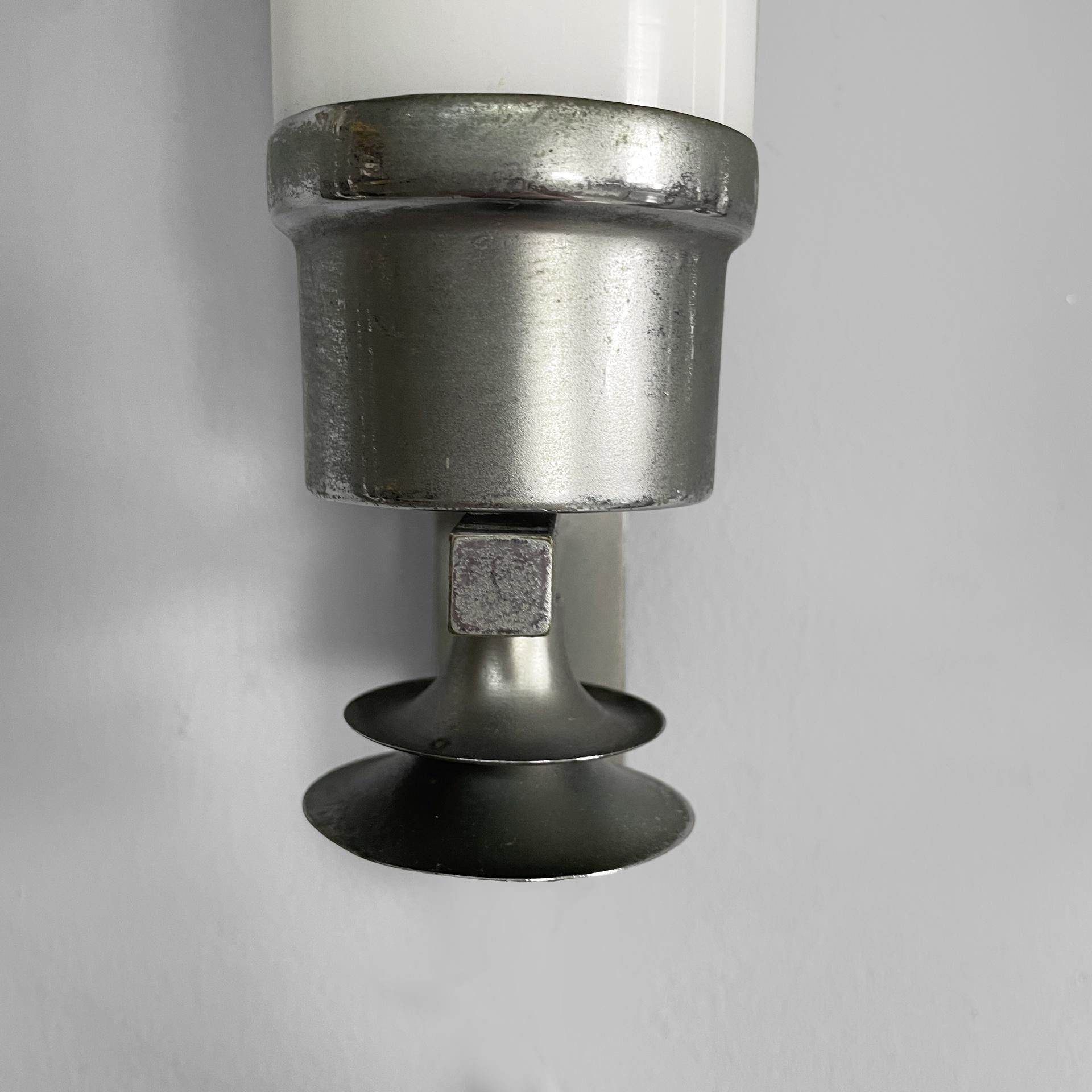 Italian Art Deco cylindrical wall lamps in opaline glass and metal, 1930s in vendita 3