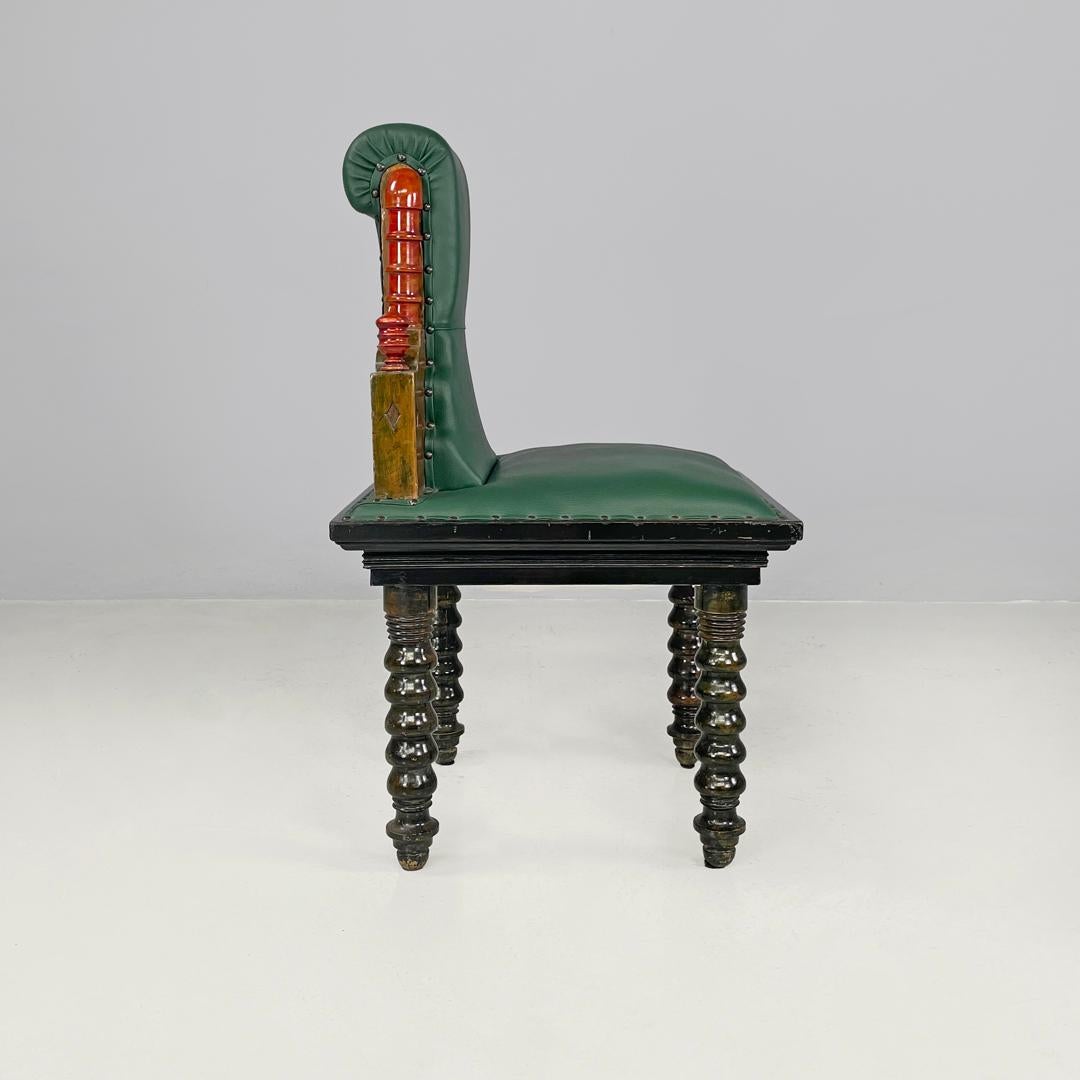 Sillas italianas Art Déco de cuero verde madera oscura con adornos de madera, años 30 en Bastante bueno estado para la venta en MIlano, IT