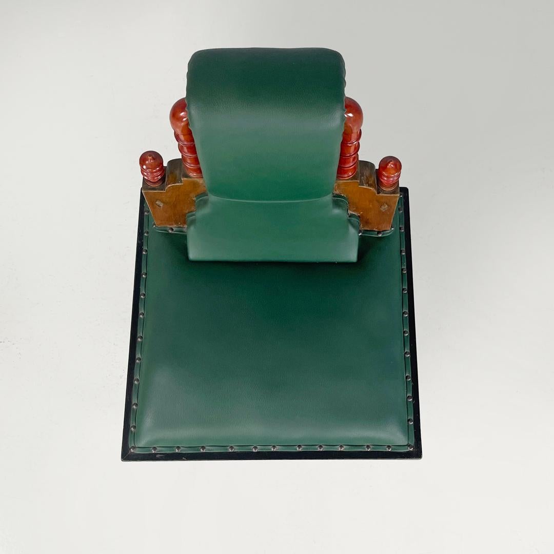 Sillas italianas Art Déco de cuero verde madera oscura con adornos de madera, años 30 en venta 1