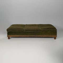 Italienisches Art-Déco-Tagesbett aus grünem Samt und Holz, 1930er Jahre