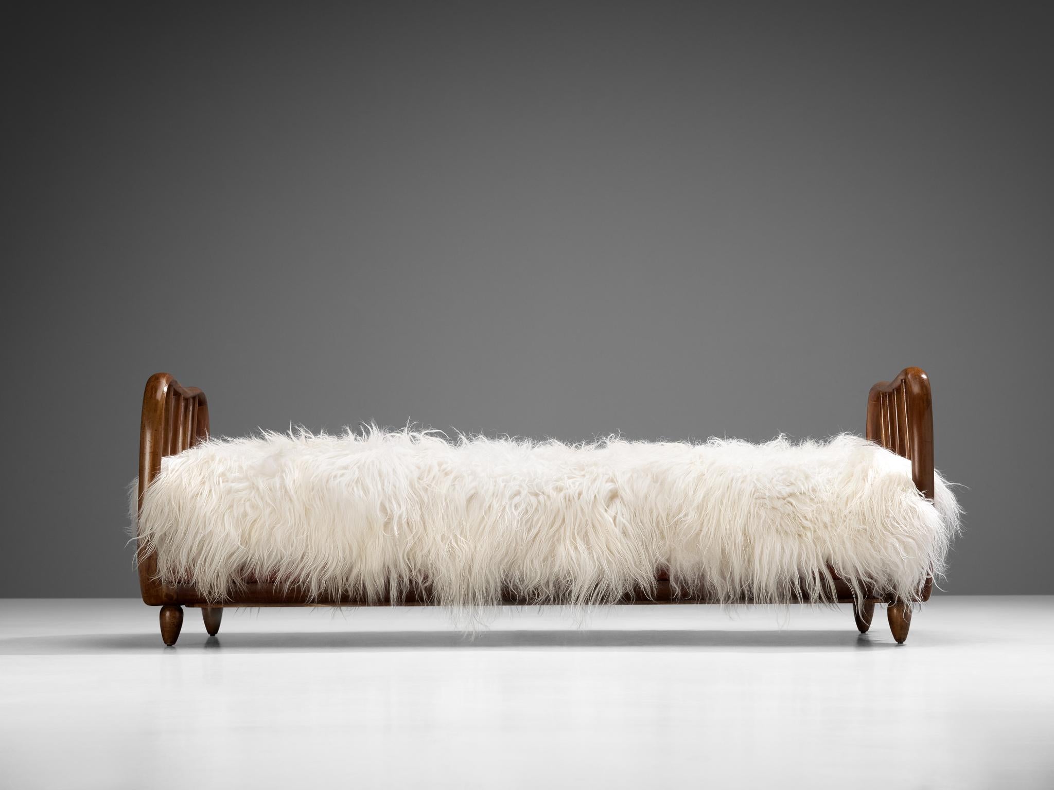 Montone Letto da giorno Art Deco italiano in noce in vendita