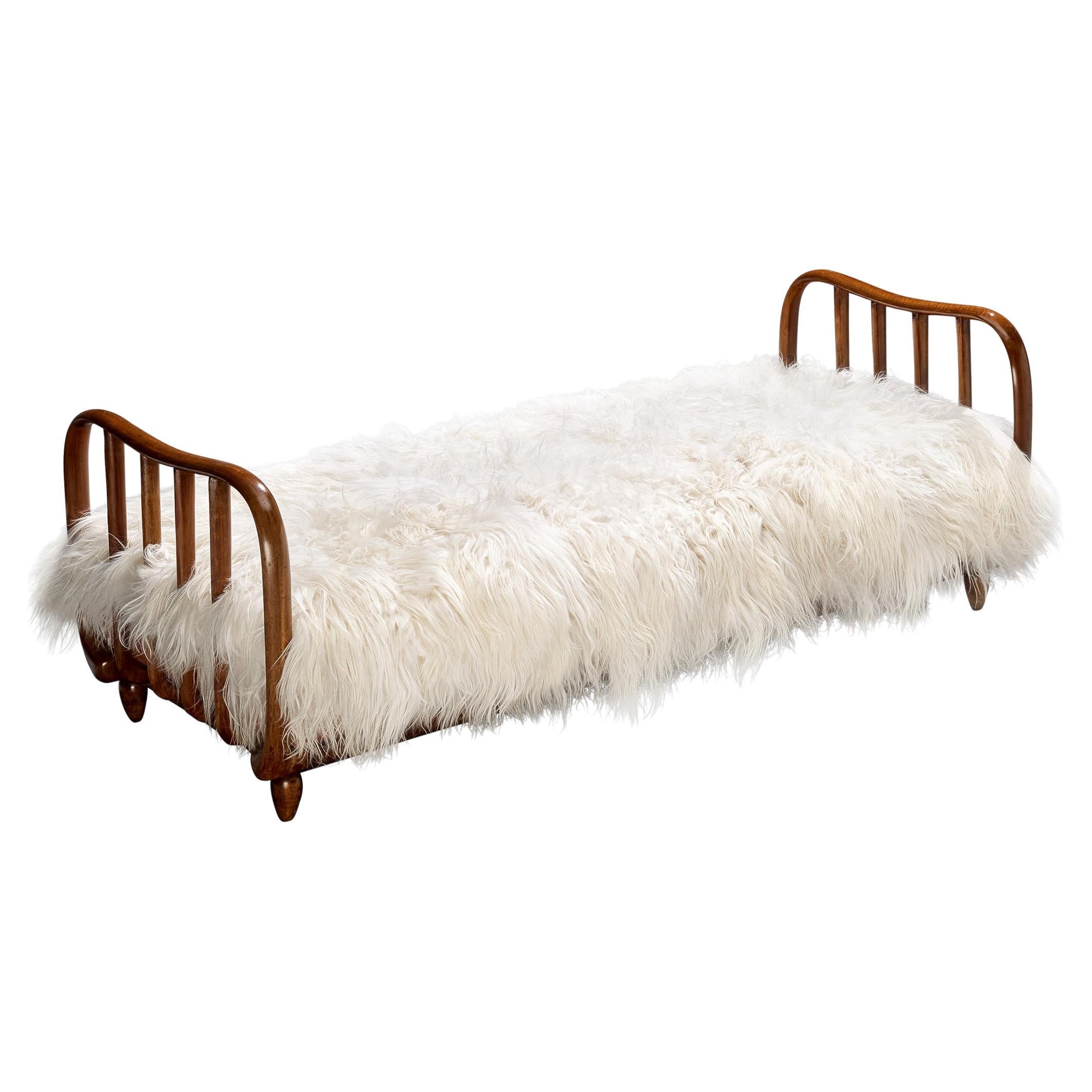 Italienisches Art Deco Daybed in Nussbaum