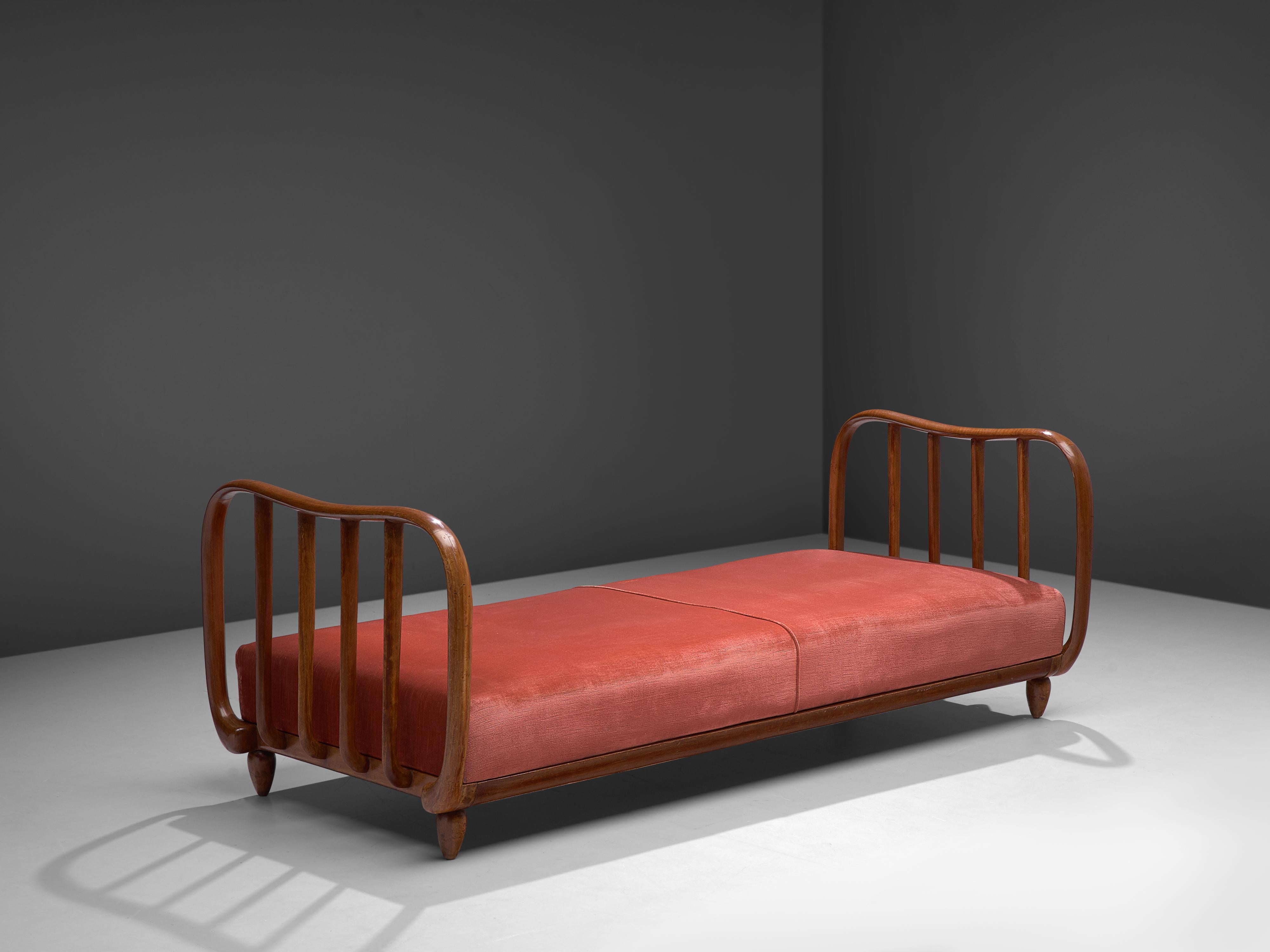 Daybed / bed, wood, velvet, Italy, 1940s

This eloquent daybed alludes to the stylistics traits of the artistic Art Deco movement of the 1940s. The whole unit feels unified and simplistic by means of the curved shapes and round edges of the borders