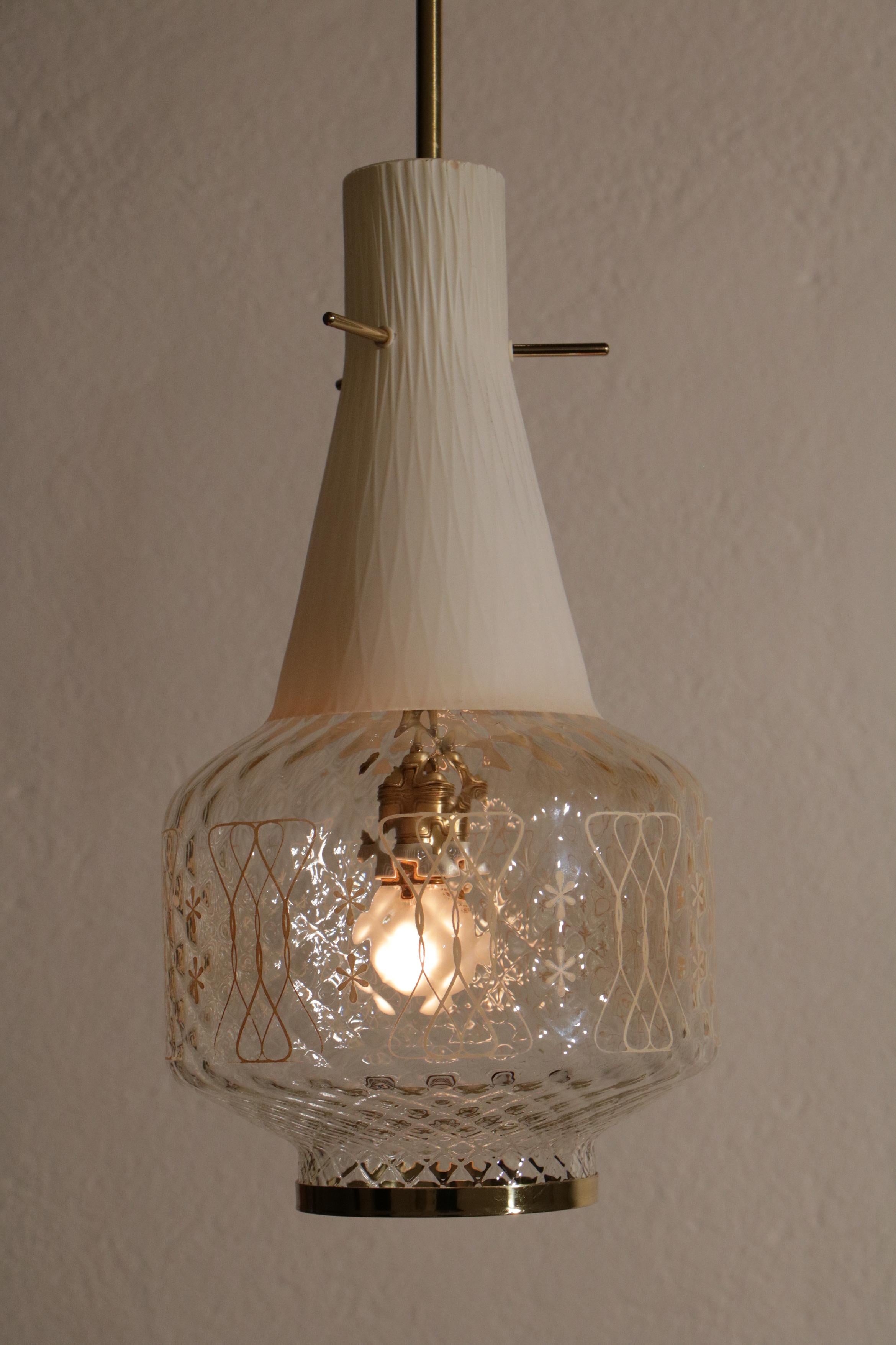 Beautiful Italian art deco hanging lamp from the 1950s, with decorative and satin glass. The hanging lamp has a polished brass structure, including edging. The restoration was made with great care by a specialized craftsman to bring back this