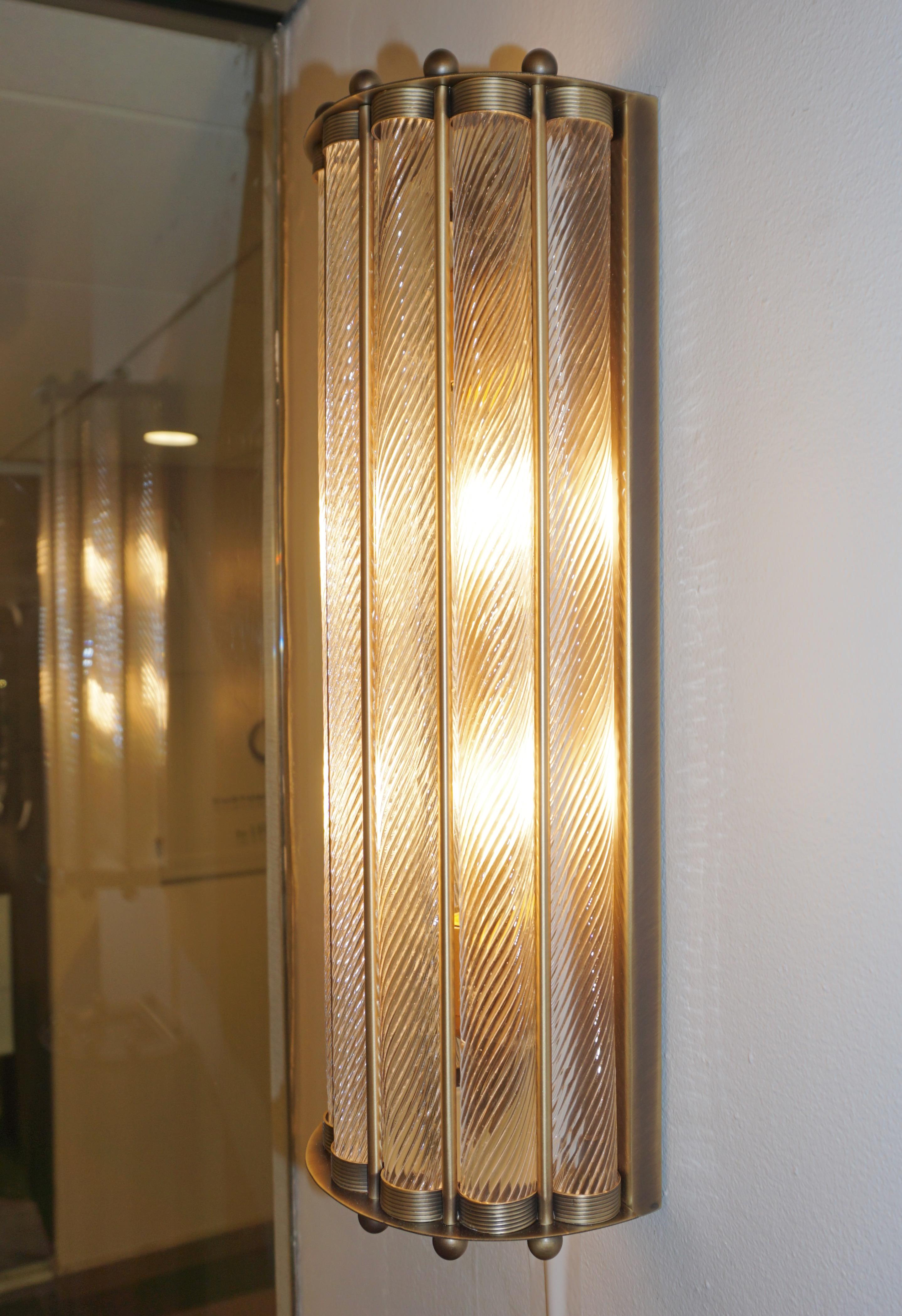 Apliques italianos de diseño Art Déco de media luna de cristal de Murano acabado en bronce en venta 1