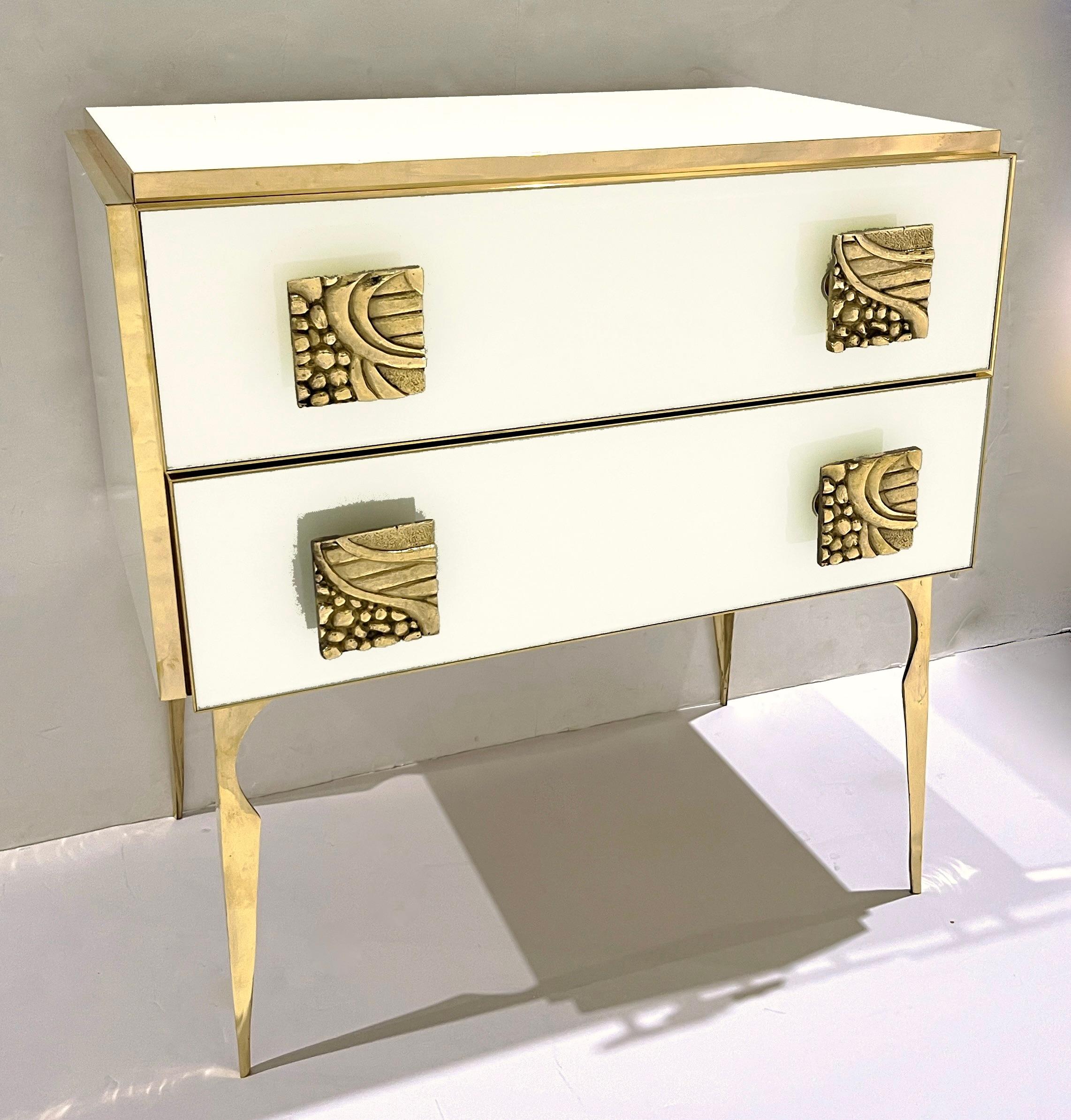Comodino in ottone a 2 cassetti con design Art Deco italiano. in vendita 4
