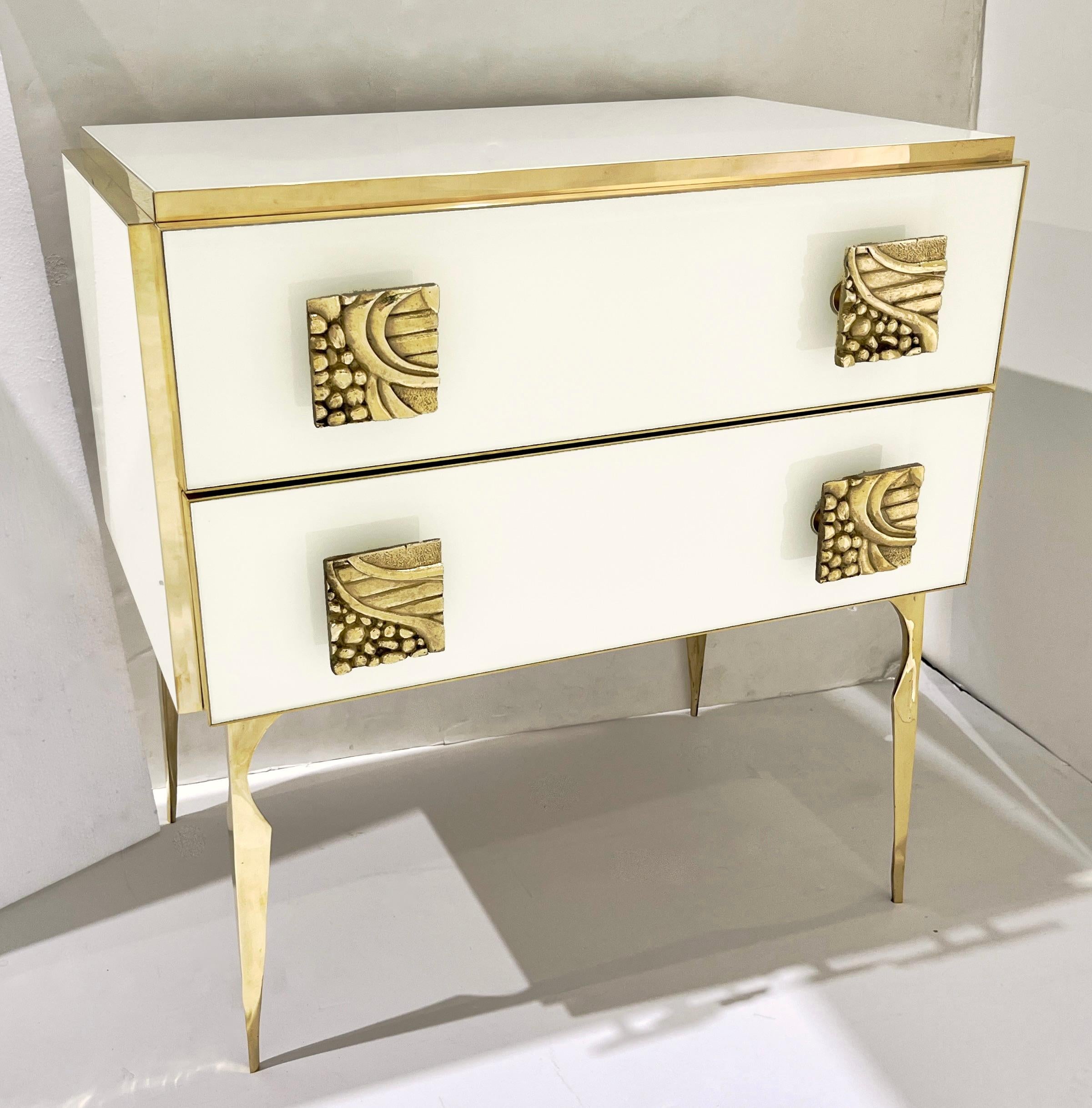 Comodino in ottone a 2 cassetti con design Art Deco italiano. in vendita 5