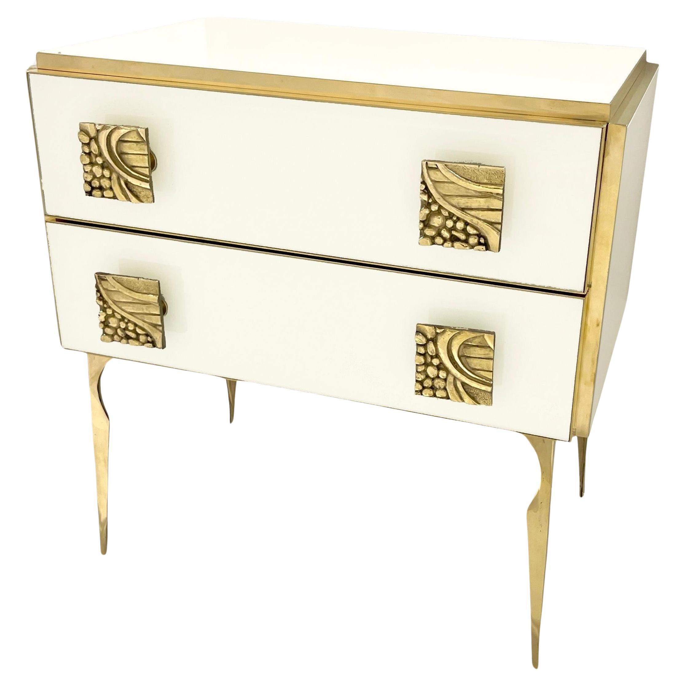 Comodino in ottone a 2 cassetti con design Art Deco italiano. in vendita