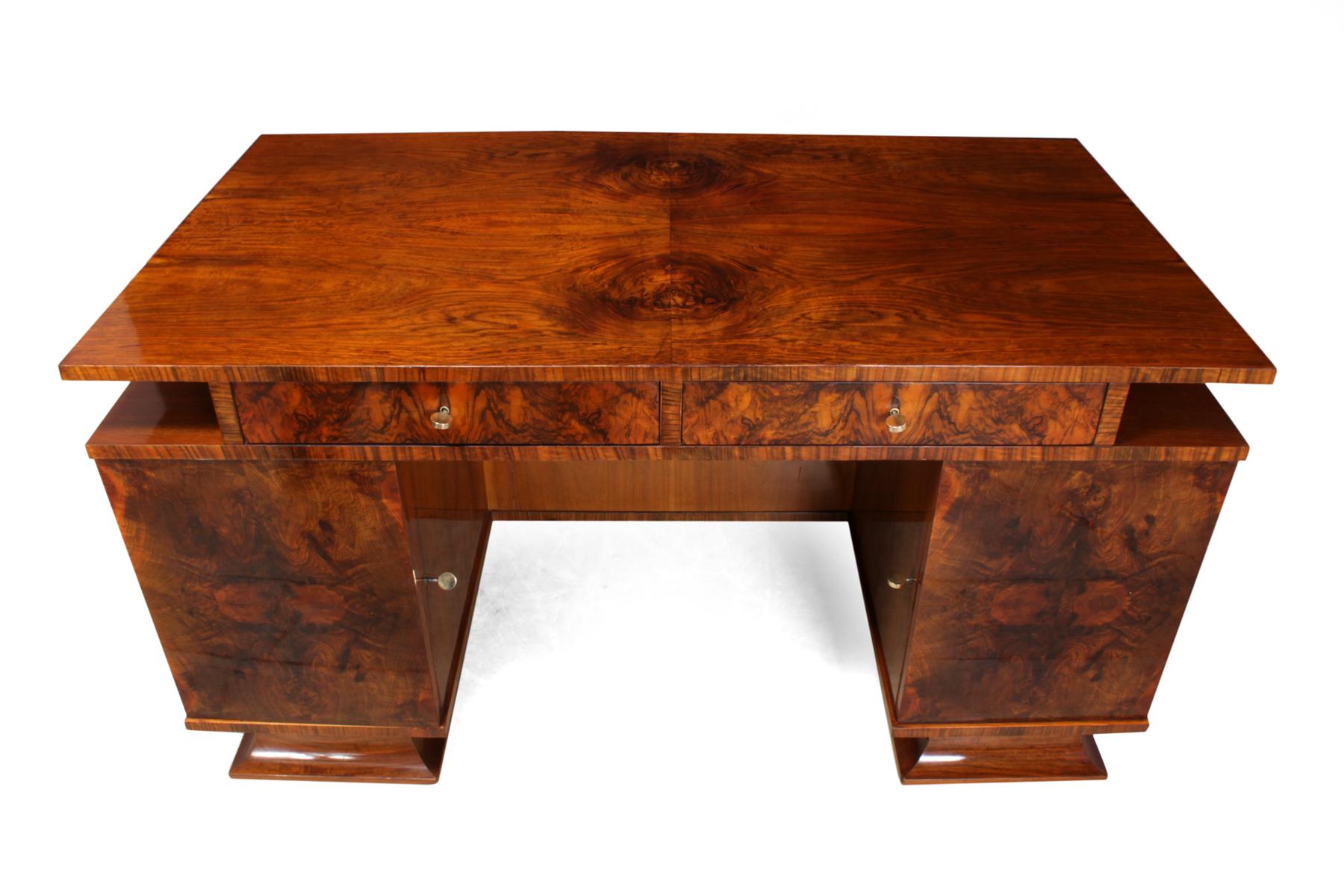 Italian Art Deco Desk in Walnut im Angebot 4