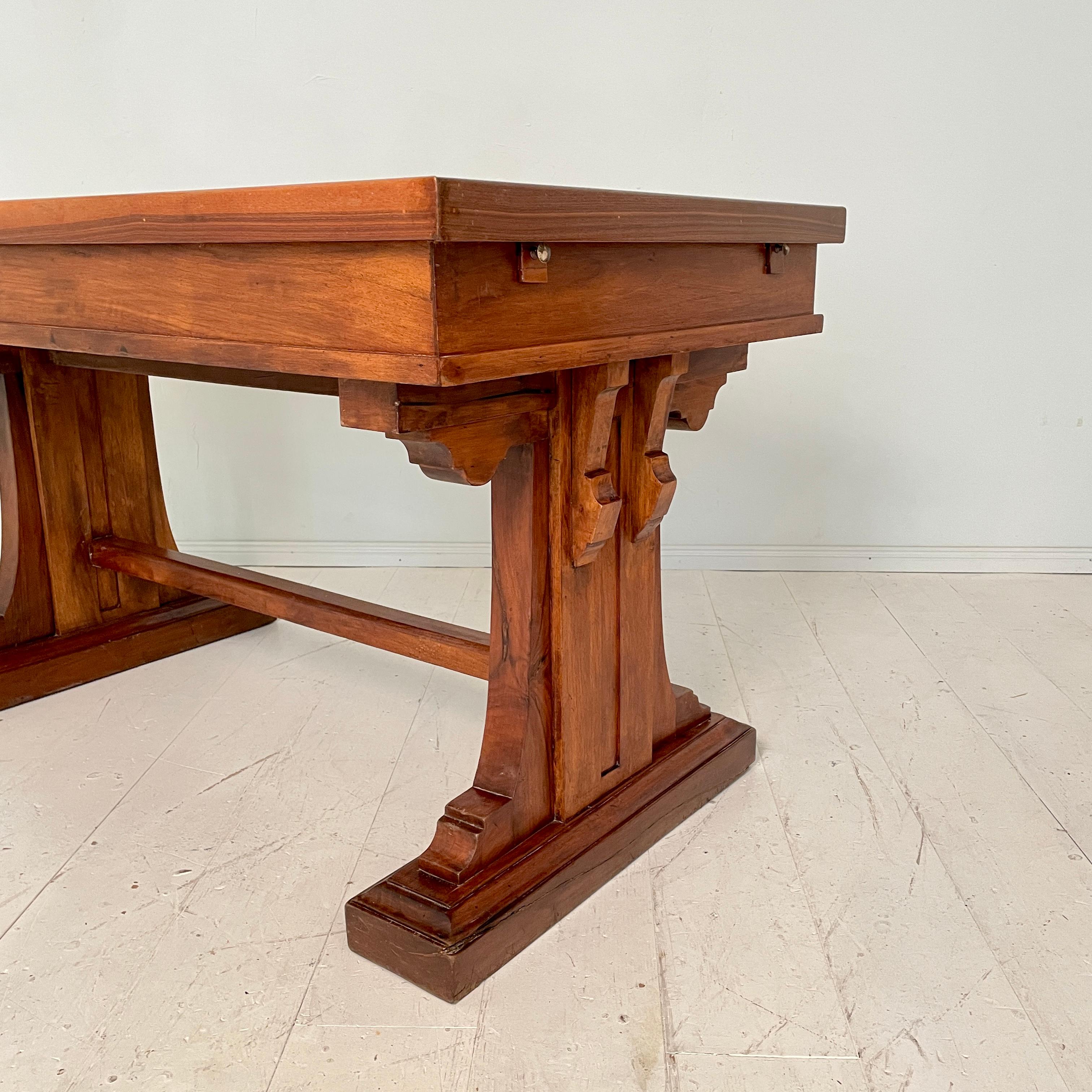 Italian Art Deco Desk or Writing Table in Walnut and Black Leather Top, 1920s 6