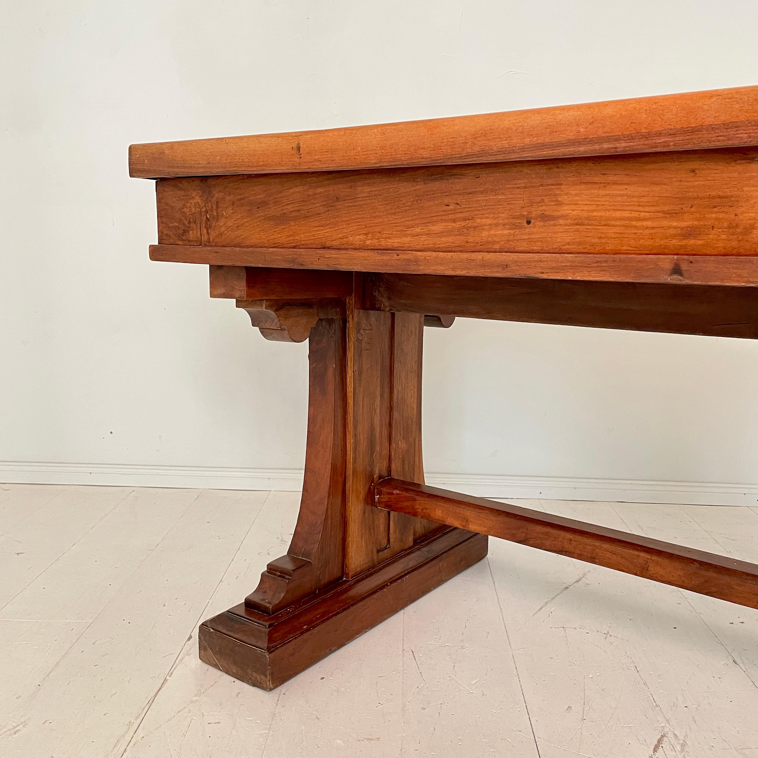 Italian Art Deco Desk or Writing Table in Walnut and Black Leather Top, 1920s 7