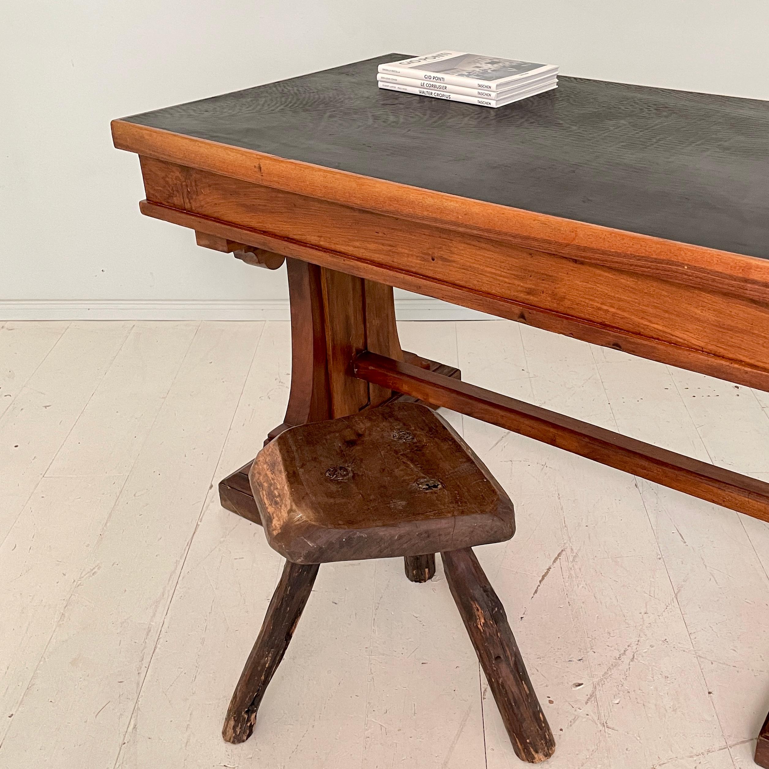 Italian Art Deco Desk or Writing Table in Walnut and Black Leather Top, 1920s 11