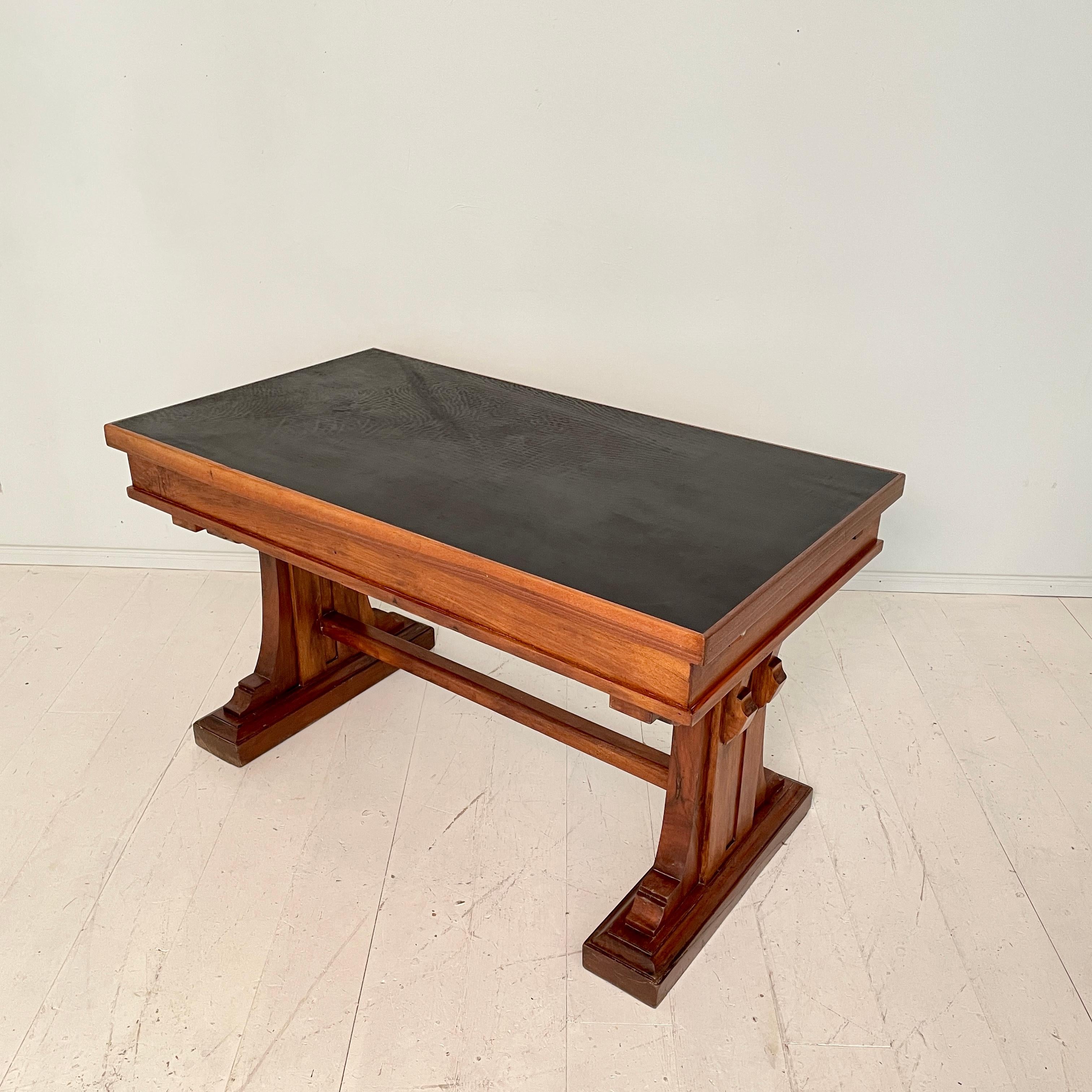 Italian Art Deco Desk or Writing Table in Walnut and Black Leather Top, 1920s 4