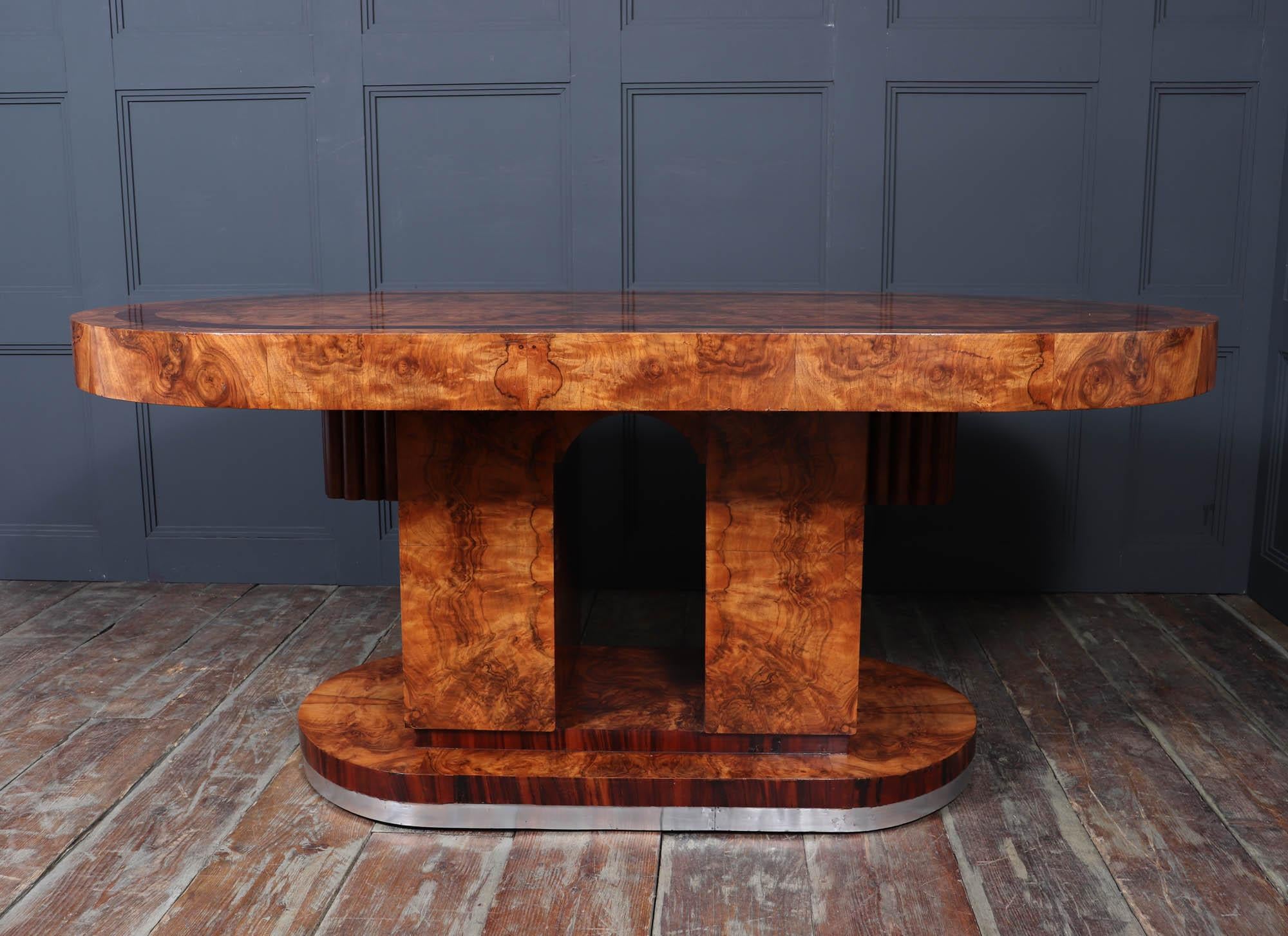 Milieu du XXe siècle Table de salle à manger art déco italienne en vente