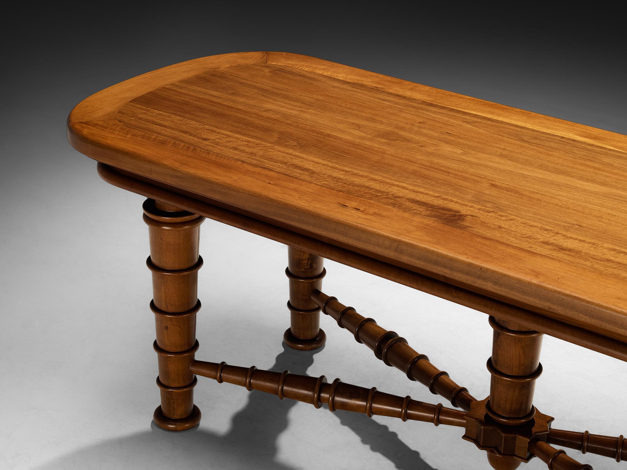 Italian Art Deco Dining Table in Walnut with Sculptural Base Nogal en venta