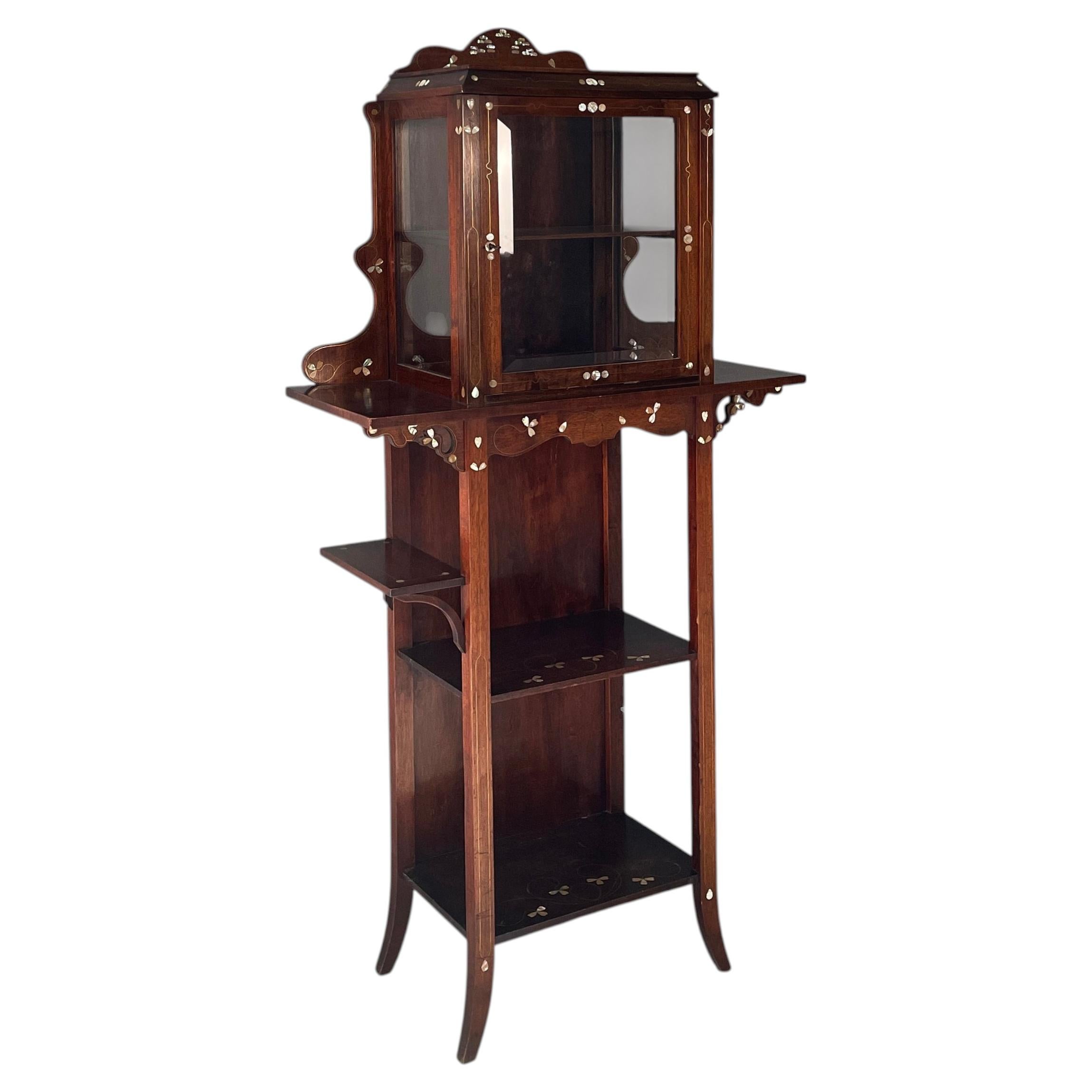 Italian Art Deco display cabinet in wood and glass, 1930s