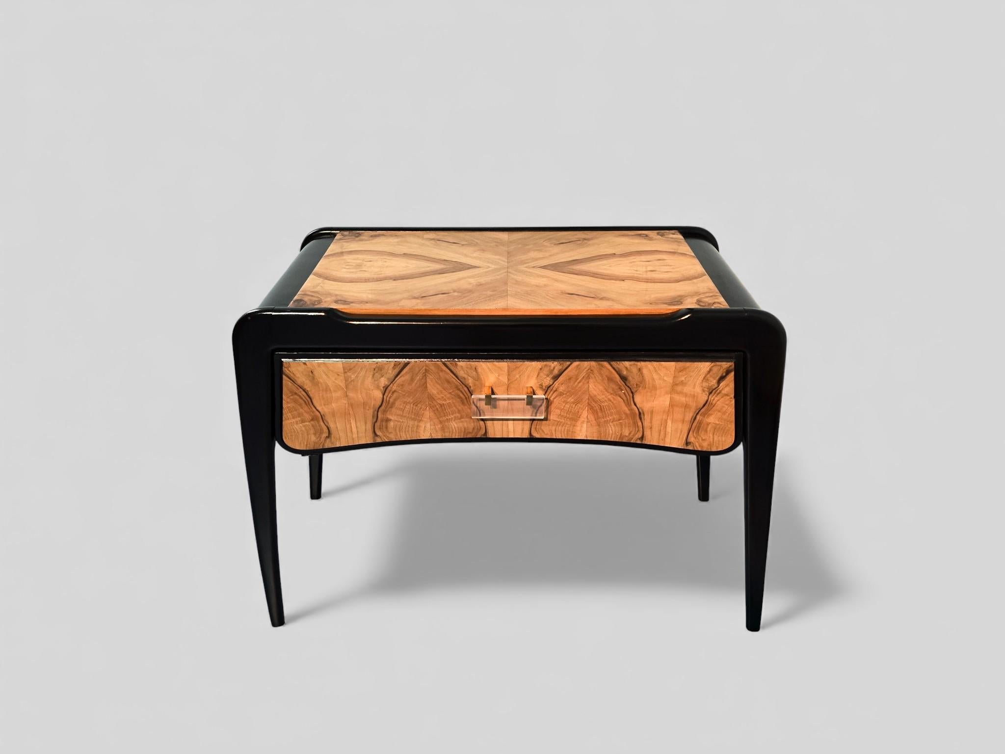 Table basse ou table d'appoint ébonisée Art déco italien, années 1940 en vente 6