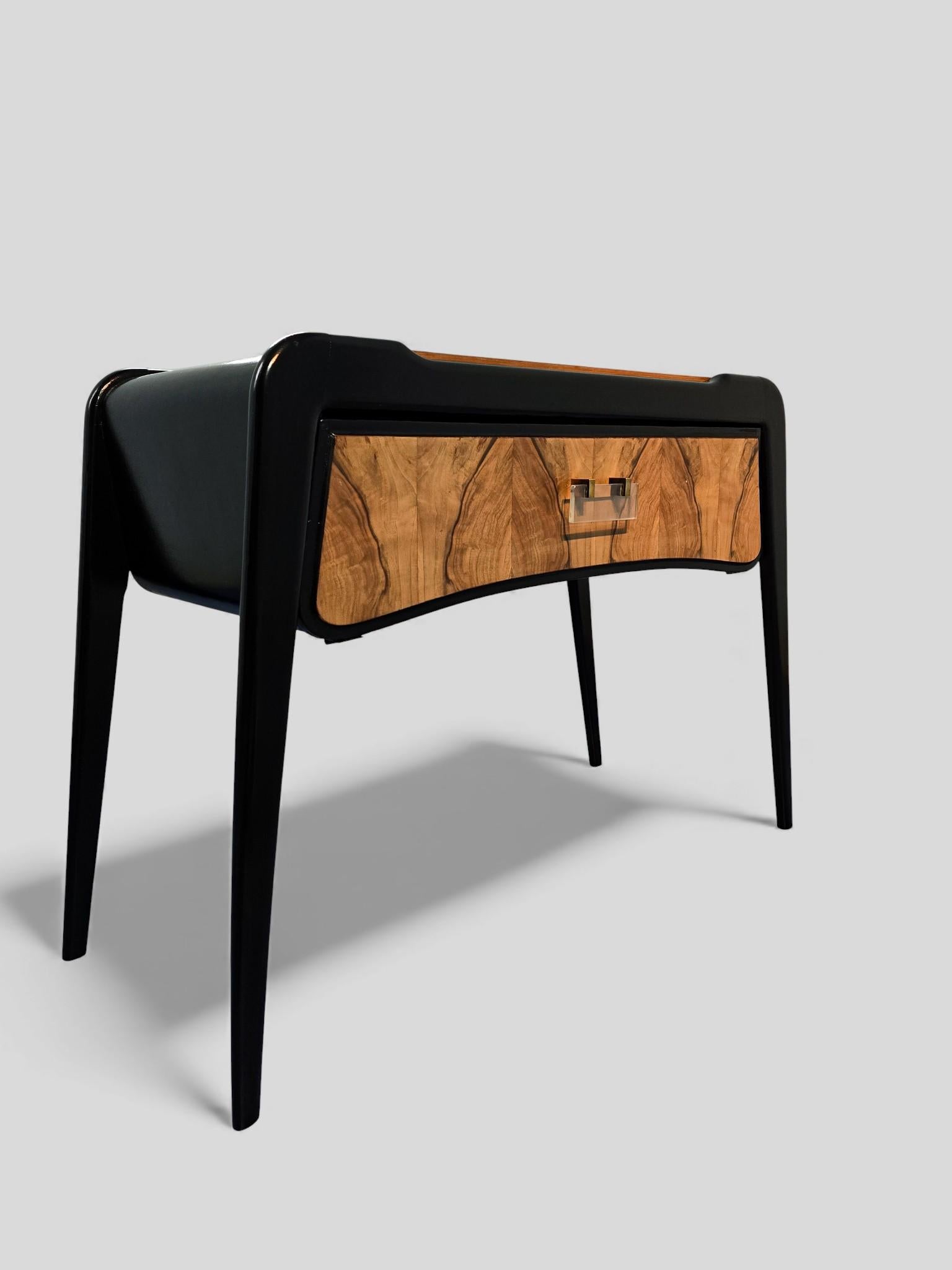 Table basse ou table d'appoint ébonisée Art déco italien, années 1940 en vente 7