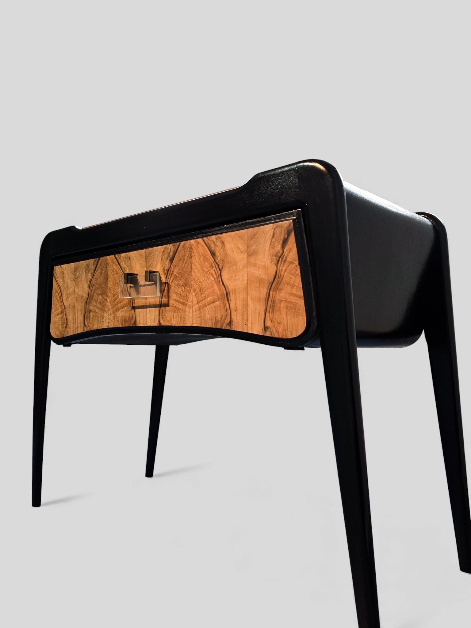 Table basse ou table d'appoint ébonisée Art déco italien, années 1940 en vente 8