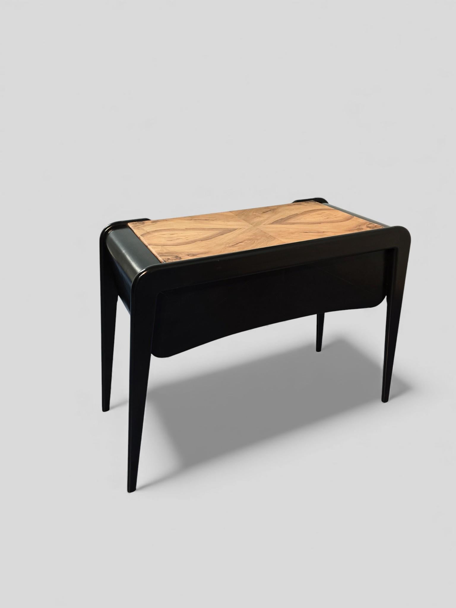 Table basse ou table d'appoint ébonisée Art déco italien, années 1940 en vente 9