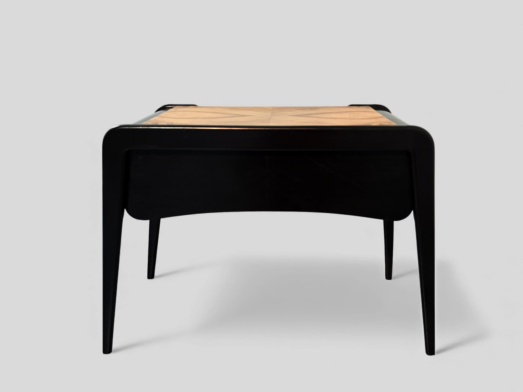 Table basse ou table d'appoint ébonisée Art déco italien, années 1940 en vente 11