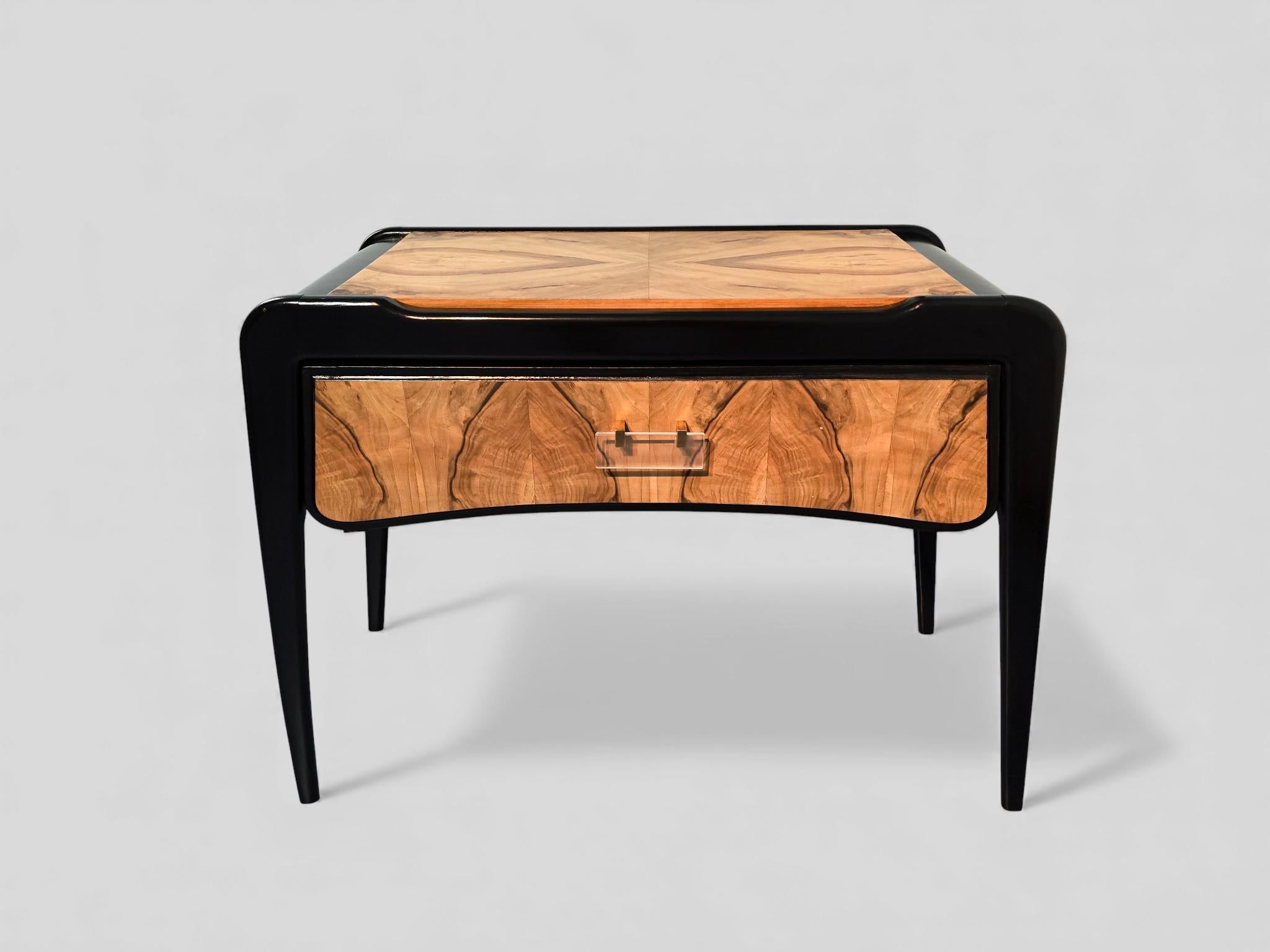 Table basse ou table d'appoint ébonisée Art déco italien, années 1940 Bon état - En vente à Traversetolo, IT